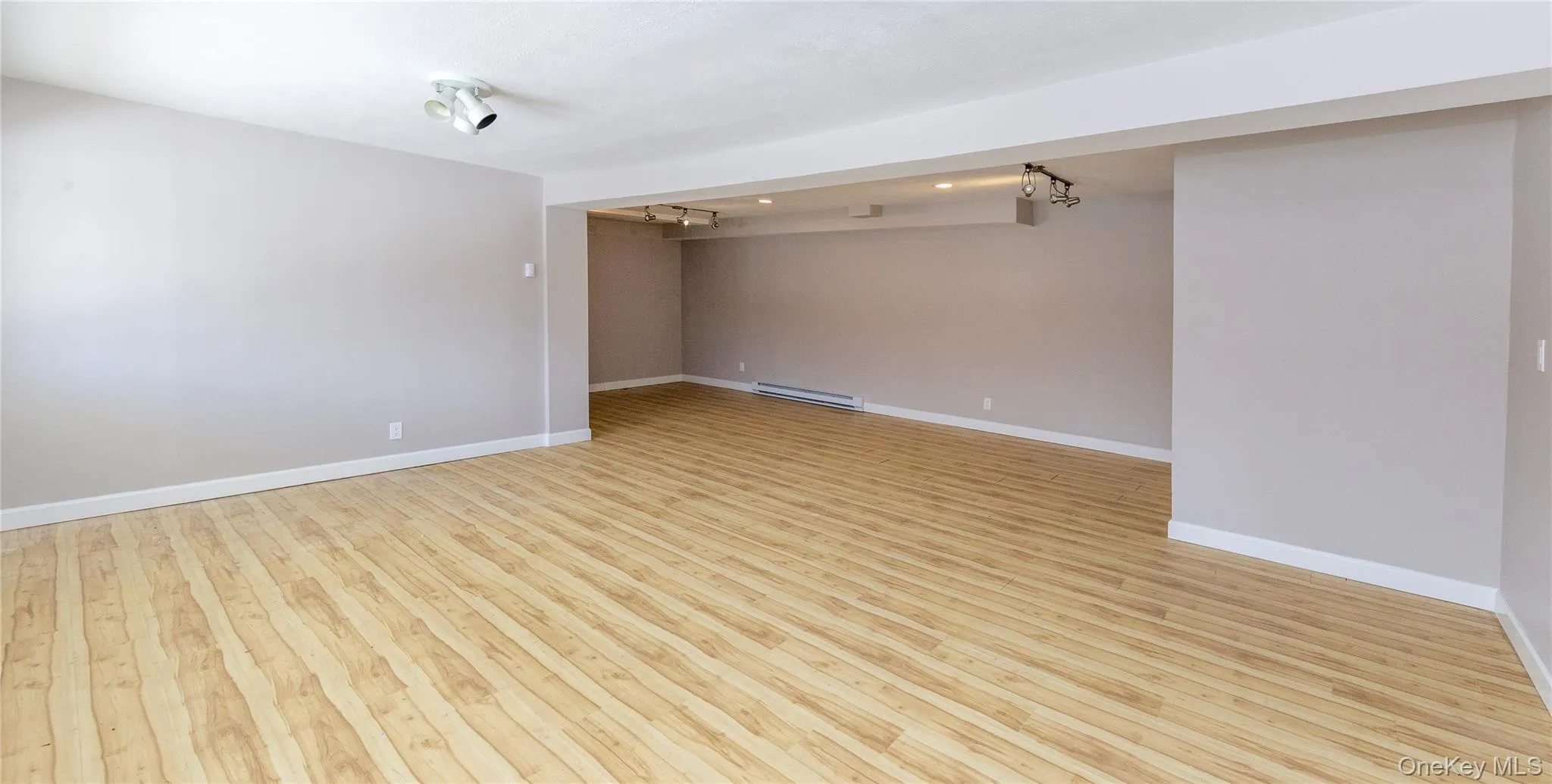 Fresh paint and brand-new flooring. Fresh paint and brand-new flooring.