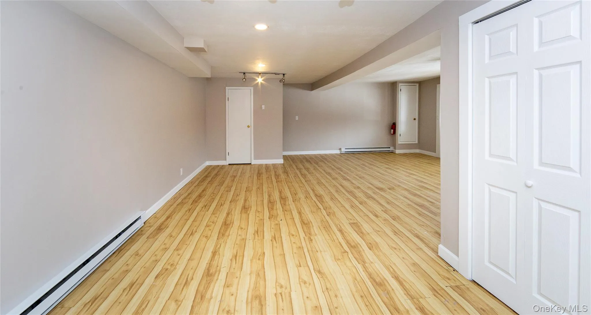 View towards bathroom. View towards bathroom.