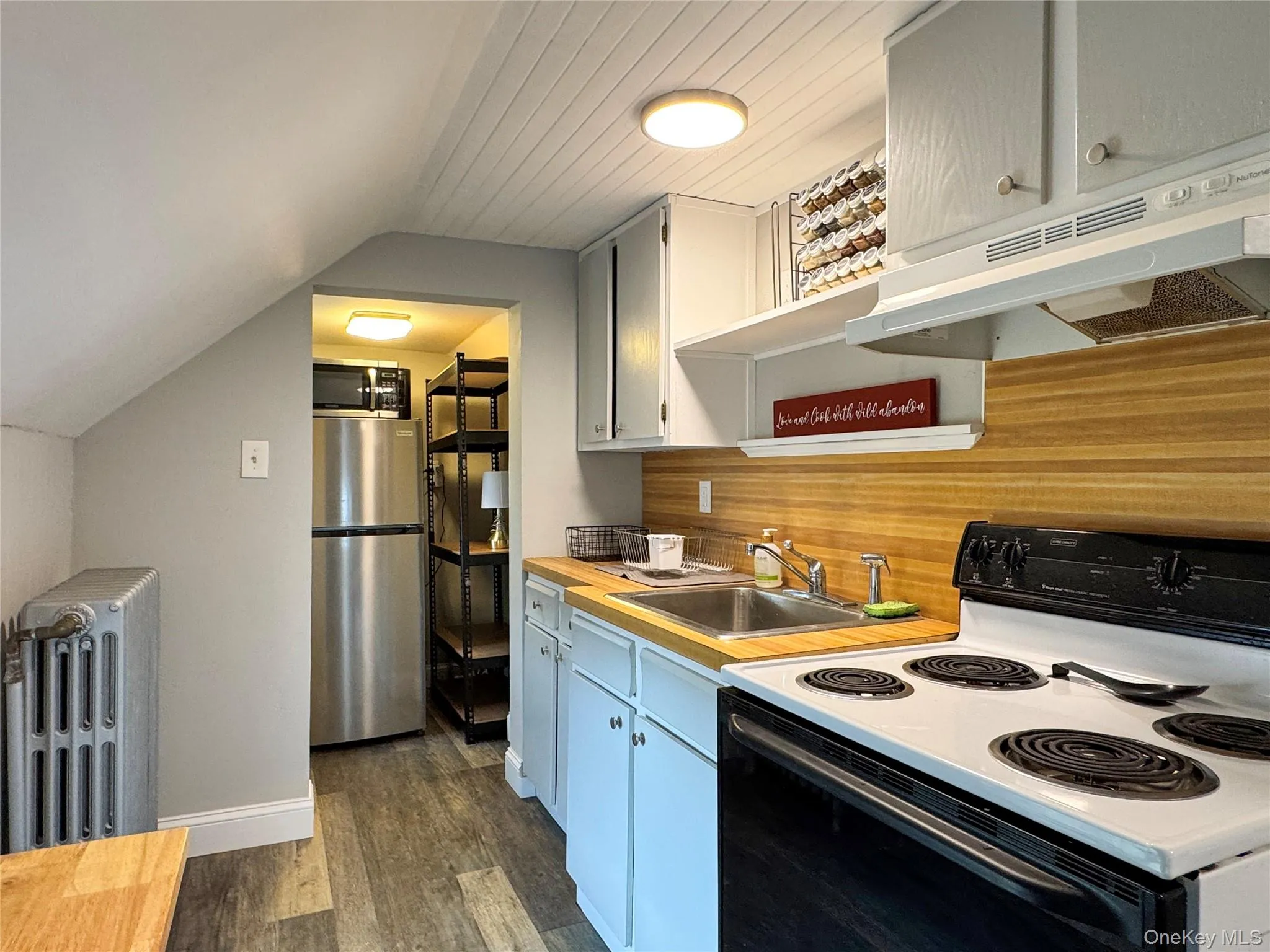 453 Montauk Highway, Southampton, NY, 2 Bedrooms Bedrooms, 4 Rooms Rooms,1 BathroomBathrooms,Residential Lease,For Rent,Montauk,0,966290 453 Montauk Highway, Southampton, NY, 2 Bedrooms Bedrooms, 4 Rooms Rooms,1 BathroomBathrooms,Residential Lease,For Rent,Montauk,0,966290