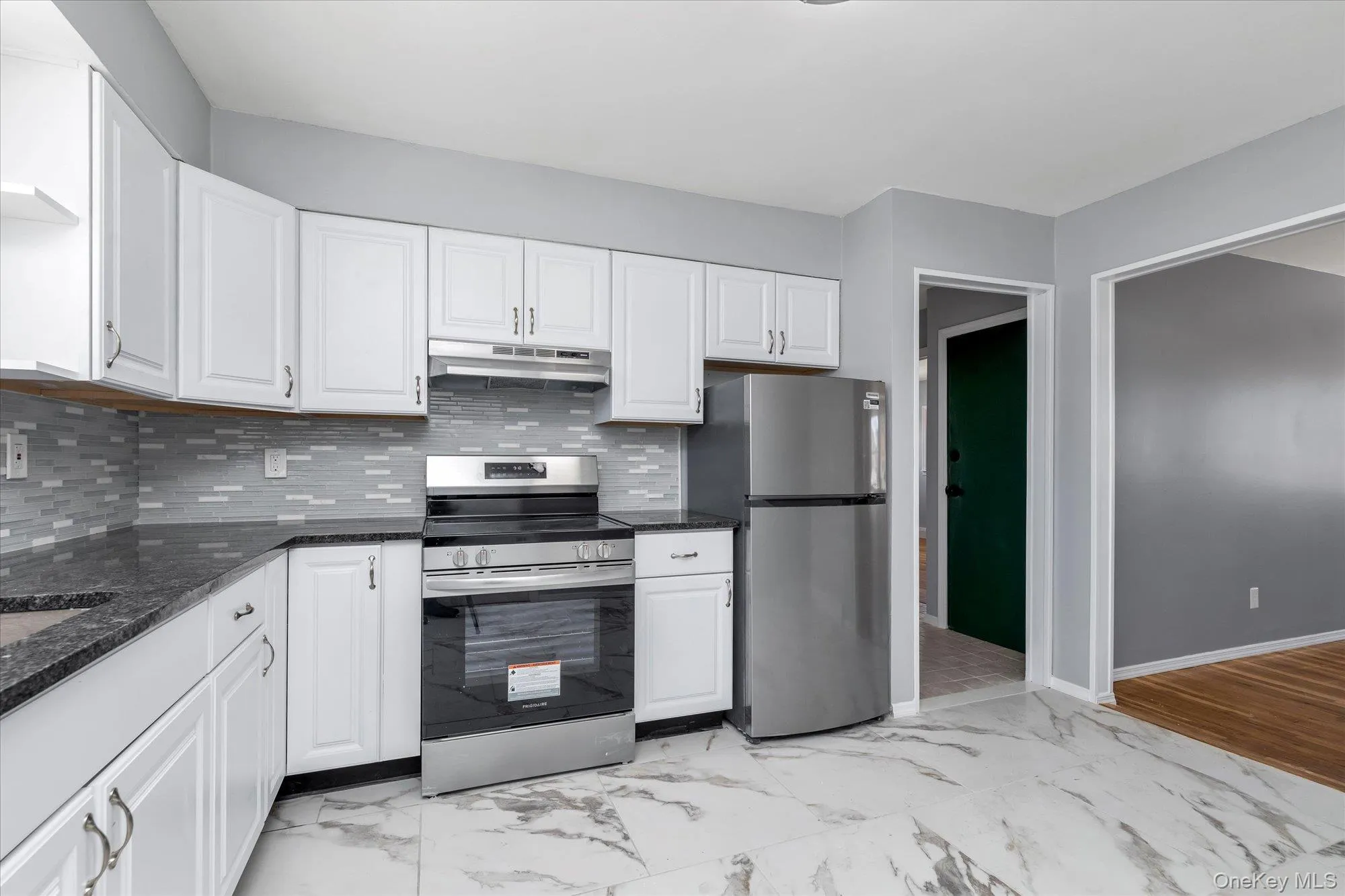 27 Marlo Lane, Islip, NY, 3 Bedrooms Bedrooms, 5 Rooms Rooms,1 BathroomBathrooms,Residential Lease,For Rent,Marlo,0,966316 27 Marlo Lane, Islip, NY, 3 Bedrooms Bedrooms, 5 Rooms Rooms,1 BathroomBathrooms,Residential Lease,For Rent,Marlo,0,966316