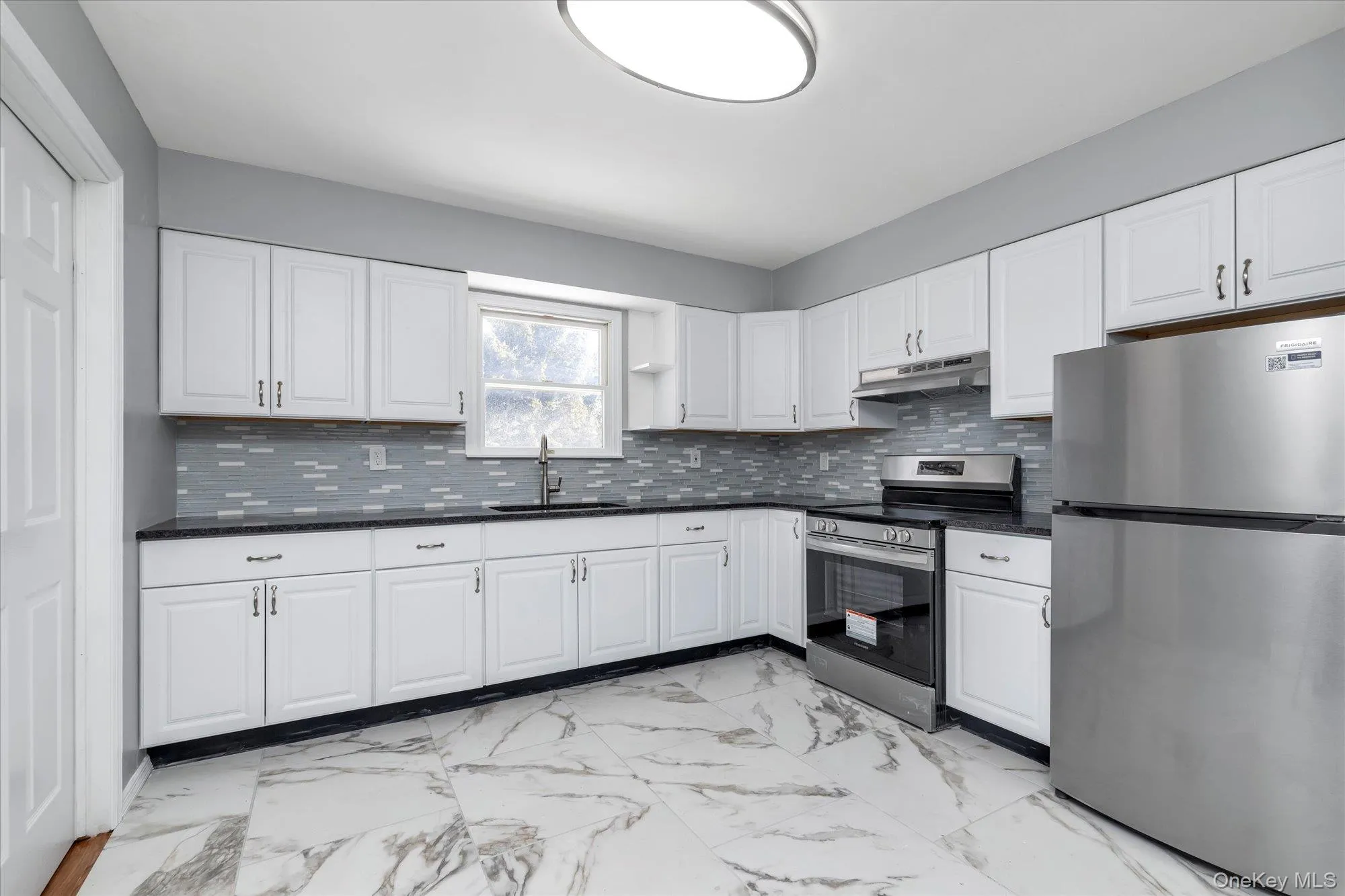 27 Marlo Lane, Islip, NY, 3 Bedrooms Bedrooms, 5 Rooms Rooms,1 BathroomBathrooms,Residential Lease,For Rent,Marlo,0,966316 27 Marlo Lane, Islip, NY, 3 Bedrooms Bedrooms, 5 Rooms Rooms,1 BathroomBathrooms,Residential Lease,For Rent,Marlo,0,966316