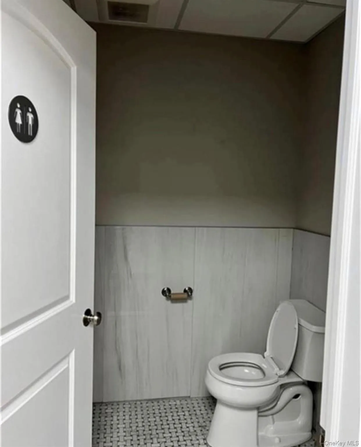 3843 Tremont Avenue, New York, NY, ,Commercial Lease,For Rent,Tremont,0,966322 3843 Tremont Avenue, New York, NY, ,Commercial Lease,For Rent,Tremont,0,966322