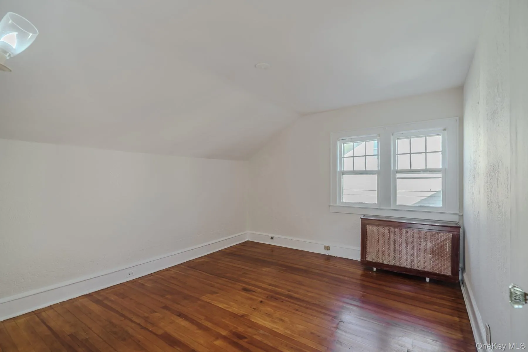 52 Irma Avenue, North Hempstead, NY, 2 Bedrooms Bedrooms, 4 Rooms Rooms,1 BathroomBathrooms,Residential Lease,For Rent,Irma,0,966325 52 Irma Avenue, North Hempstead, NY, 2 Bedrooms Bedrooms, 4 Rooms Rooms,1 BathroomBathrooms,Residential Lease,For Rent,Irma,0,966325
