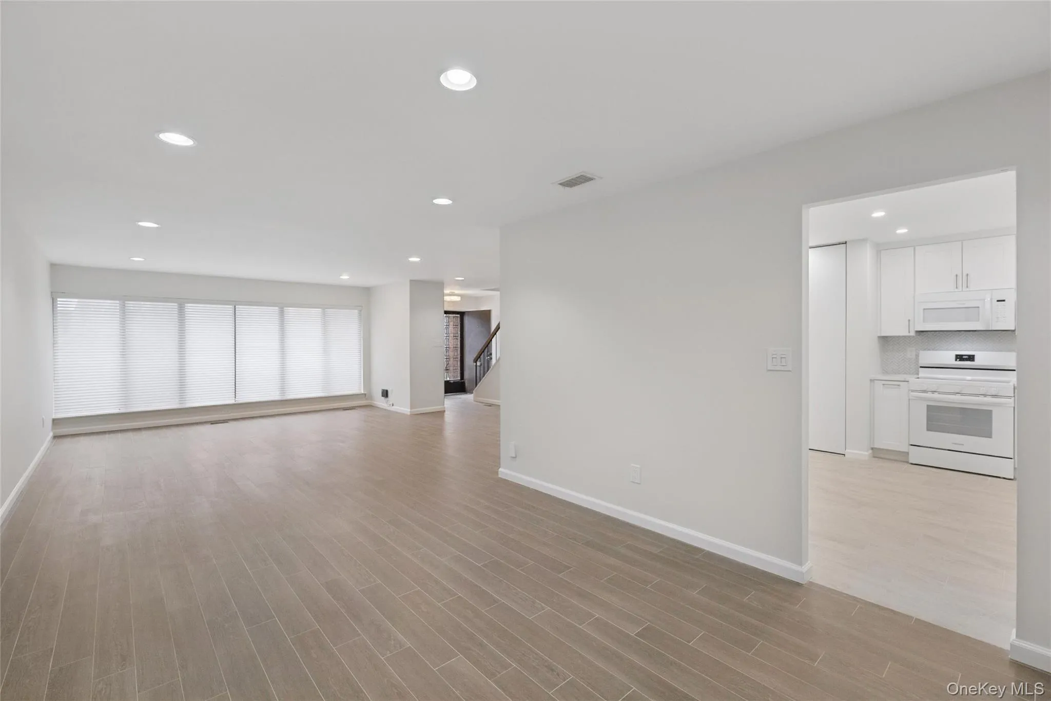 70 Pheasant Run, North Hempstead, NY, 2 Bedrooms Bedrooms, 5 Rooms Rooms,2 BathroomsBathrooms,Residential Lease,For Rent,Pheasant,0,966342 70 Pheasant Run, North Hempstead, NY, 2 Bedrooms Bedrooms, 5 Rooms Rooms,2 BathroomsBathrooms,Residential Lease,For Rent,Pheasant,0,966342