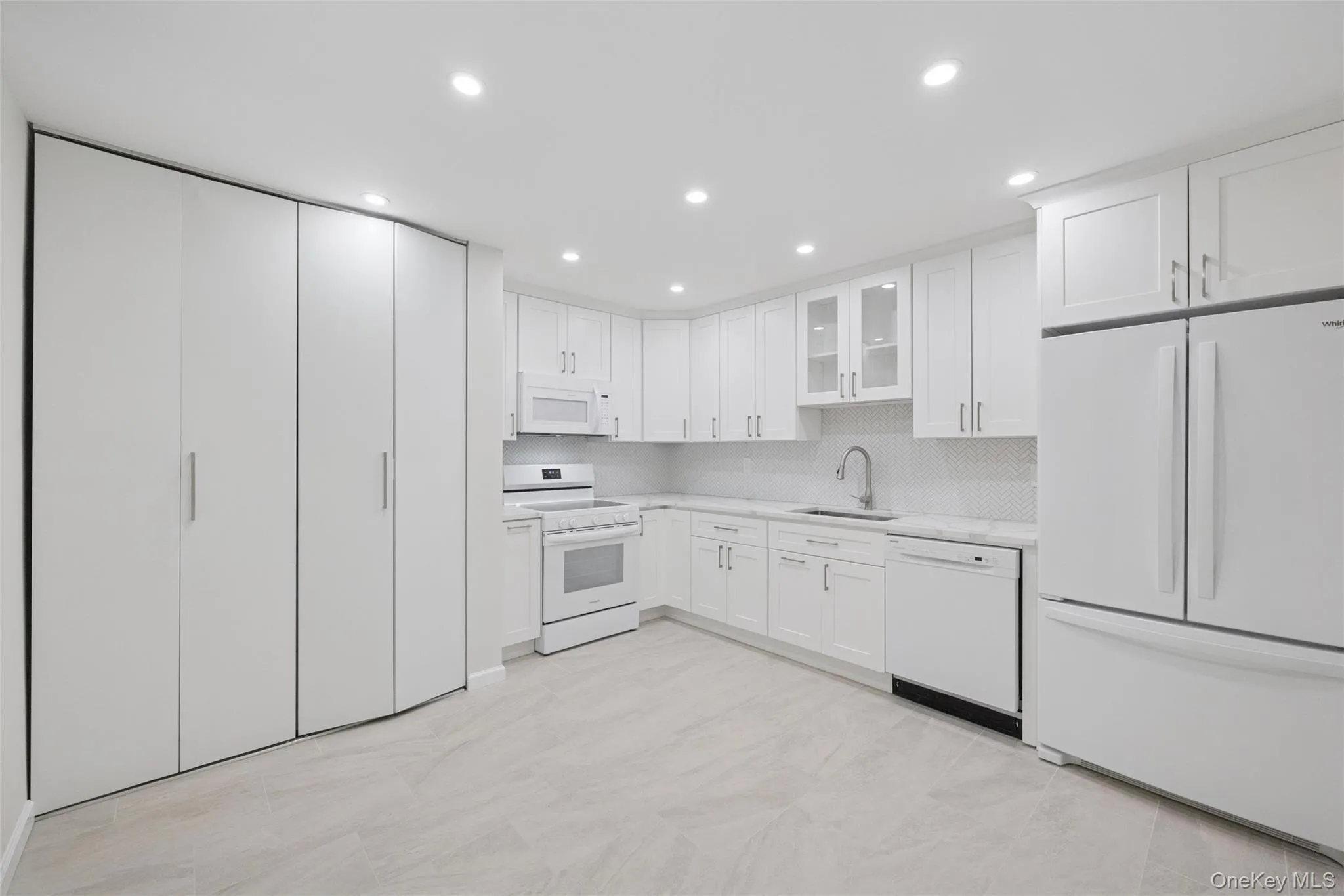 70 Pheasant Run, North Hempstead, NY, 2 Bedrooms Bedrooms, 5 Rooms Rooms,2 BathroomsBathrooms,Residential Lease,For Rent,Pheasant,0,966342 70 Pheasant Run, North Hempstead, NY, 2 Bedrooms Bedrooms, 5 Rooms Rooms,2 BathroomsBathrooms,Residential Lease,For Rent,Pheasant,0,966342