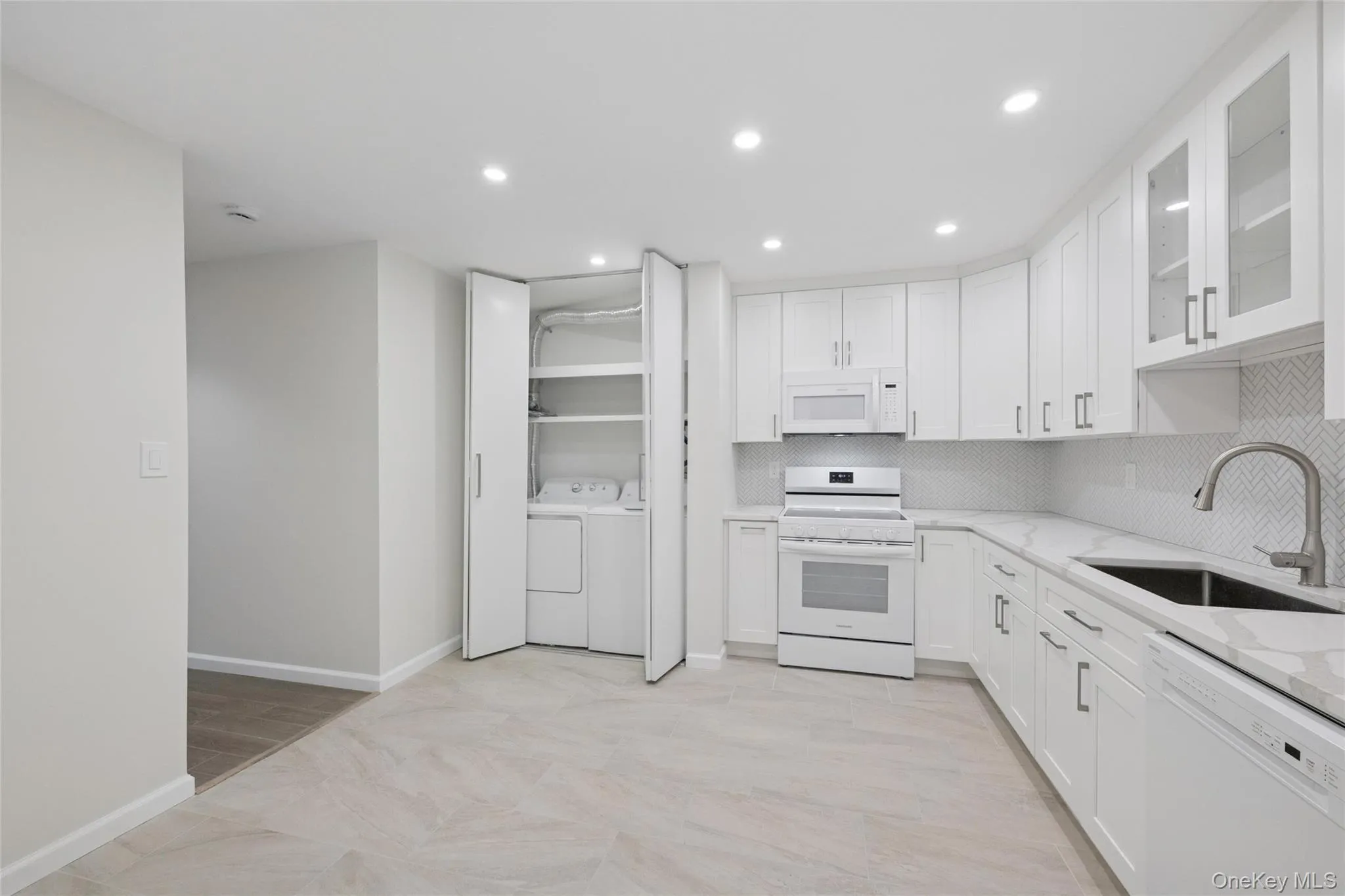 70 Pheasant Run, North Hempstead, NY, 2 Bedrooms Bedrooms, 5 Rooms Rooms,2 BathroomsBathrooms,Residential Lease,For Rent,Pheasant,0,966342 70 Pheasant Run, North Hempstead, NY, 2 Bedrooms Bedrooms, 5 Rooms Rooms,2 BathroomsBathrooms,Residential Lease,For Rent,Pheasant,0,966342