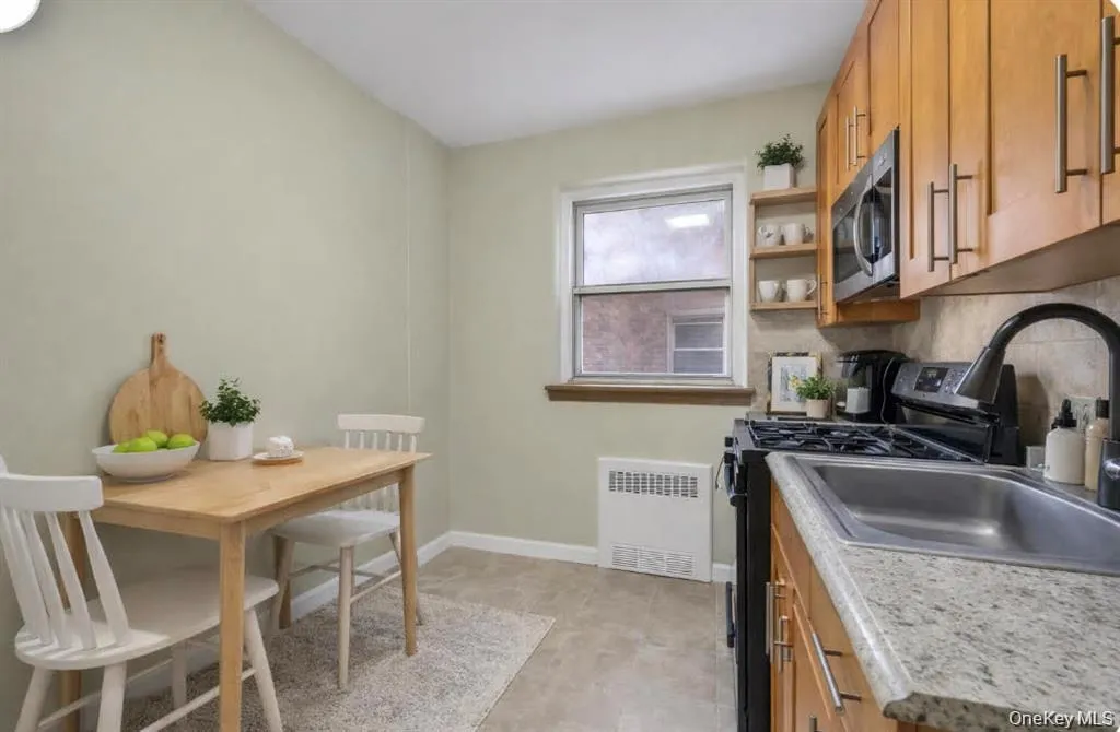 6360 102nd Street, New York, NY, 2 Bedrooms Bedrooms, 5 Rooms Rooms,1 BathroomBathrooms,Residential Lease,For Rent,102nd,0,966344 6360 102nd Street, New York, NY, 2 Bedrooms Bedrooms, 5 Rooms Rooms,1 BathroomBathrooms,Residential Lease,For Rent,102nd,0,966344