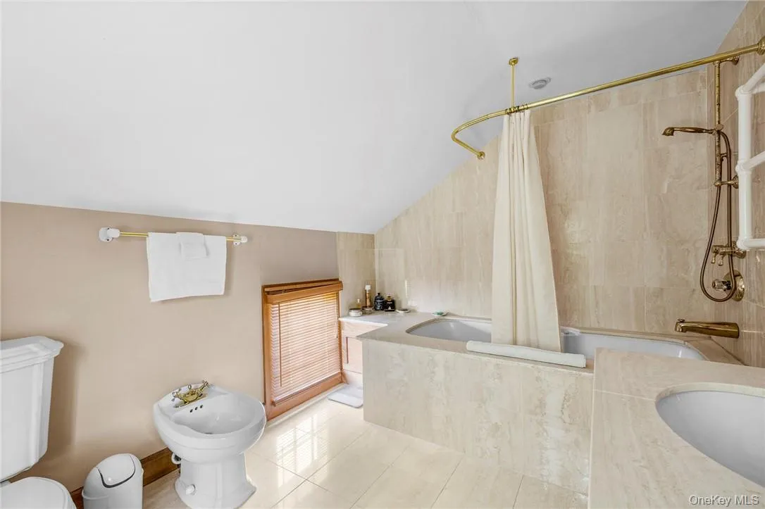 1282 Hollow Road, Clinton, NY, 4 Bedrooms Bedrooms, 8 Rooms Rooms,3 BathroomsBathrooms,Residential Lease,For Rent,Hollow,0,966362 1282 Hollow Road, Clinton, NY, 4 Bedrooms Bedrooms, 8 Rooms Rooms,3 BathroomsBathrooms,Residential Lease,For Rent,Hollow,0,966362