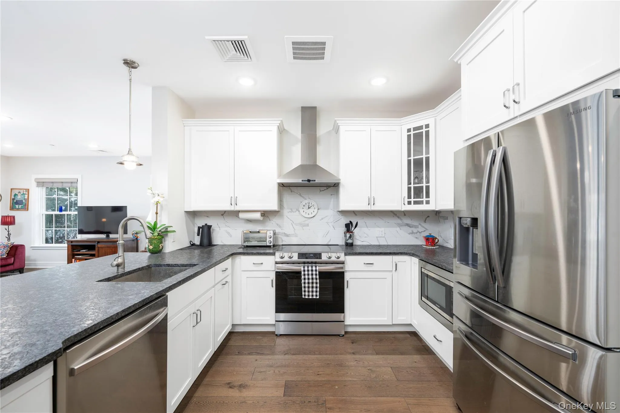 Lovely working kitchen with easy working layout and stainless steel appliances. Lovely working kitchen with easy working layout and stainless steel appliances.