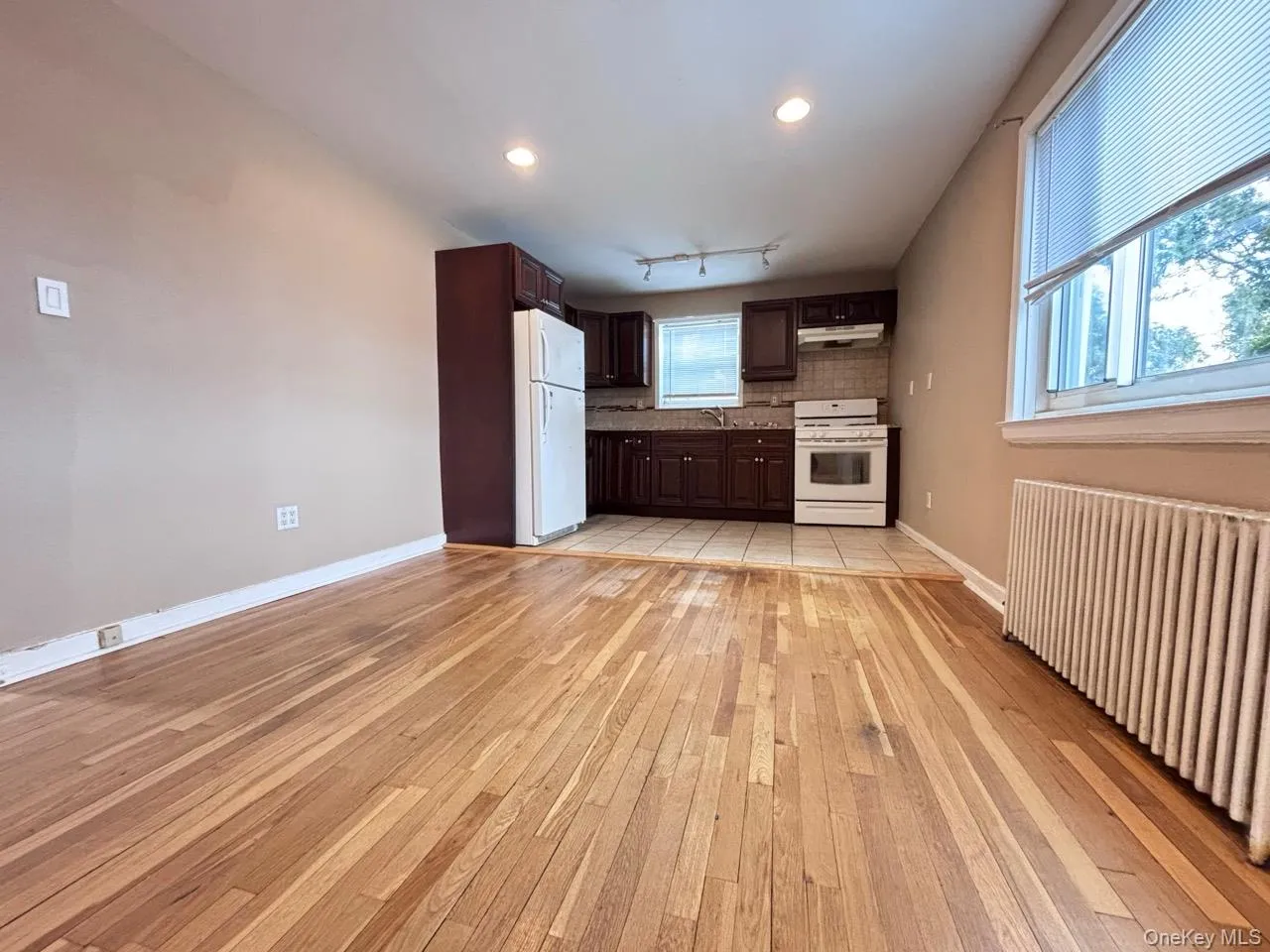 75-32 263rd Street, New York, NY, 2 Bedrooms Bedrooms, 5 Rooms Rooms,1 BathroomBathrooms,Residential,For Rent,263rd,0,966376 75-32 263rd Street, New York, NY, 2 Bedrooms Bedrooms, 5 Rooms Rooms,1 BathroomBathrooms,Residential,For Rent,263rd,0,966376