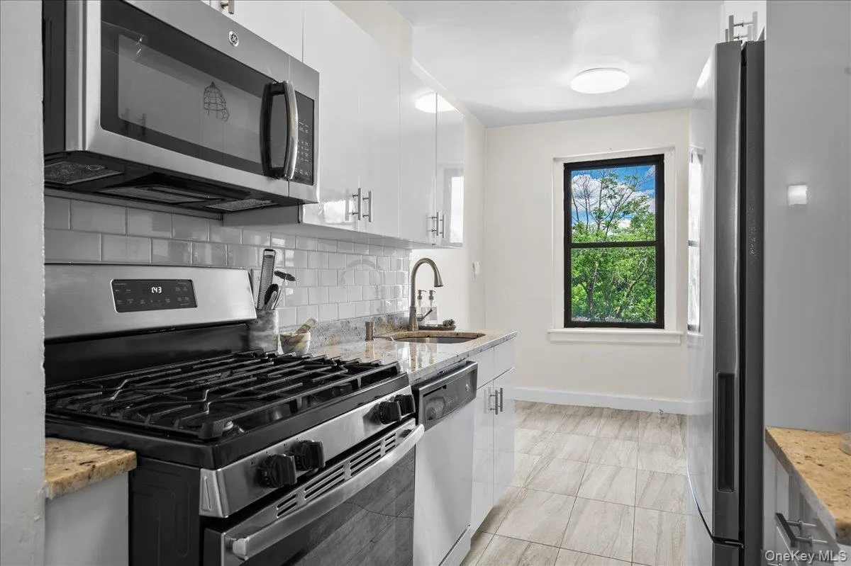 47 Central Avenue, Greenburgh, NY, 2 Bedrooms Bedrooms, 4 Rooms Rooms,1 BathroomBathrooms,Residential,For Rent,Central,0,966411 47 Central Avenue, Greenburgh, NY, 2 Bedrooms Bedrooms, 4 Rooms Rooms,1 BathroomBathrooms,Residential,For Rent,Central,0,966411