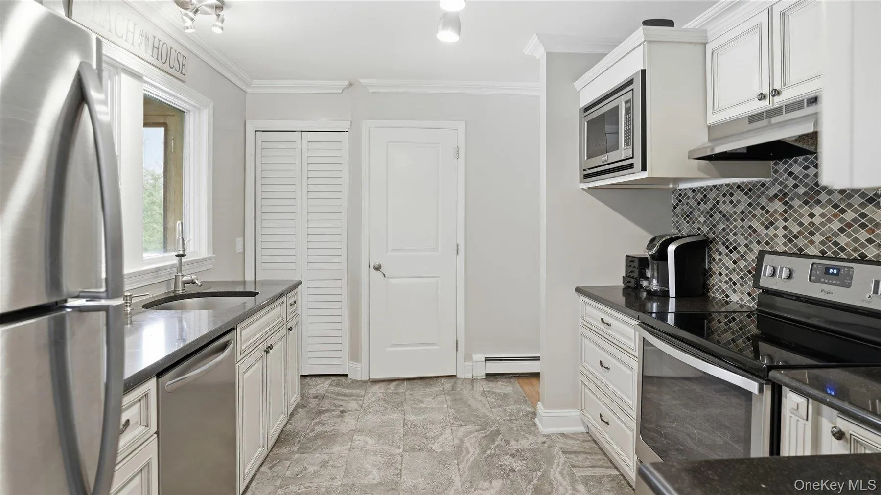 3 Robins Nest Lane, Southampton, New York 11946