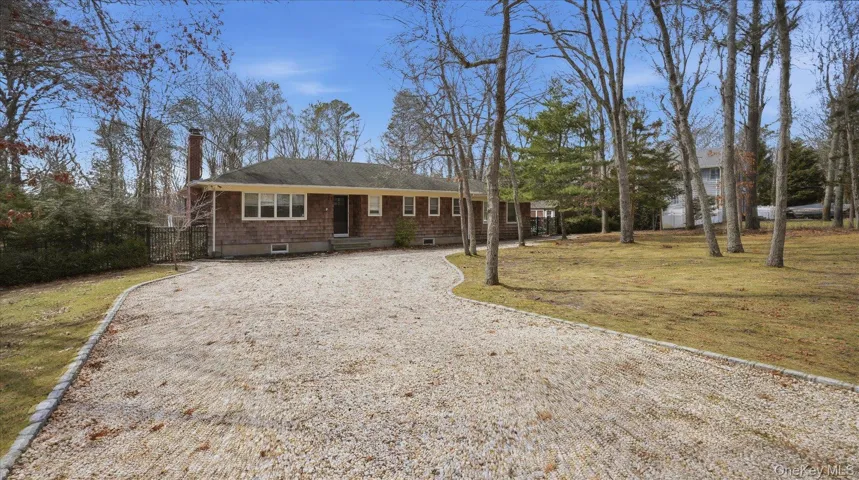 3 Robins Nest Lane, Southampton, New York 11946