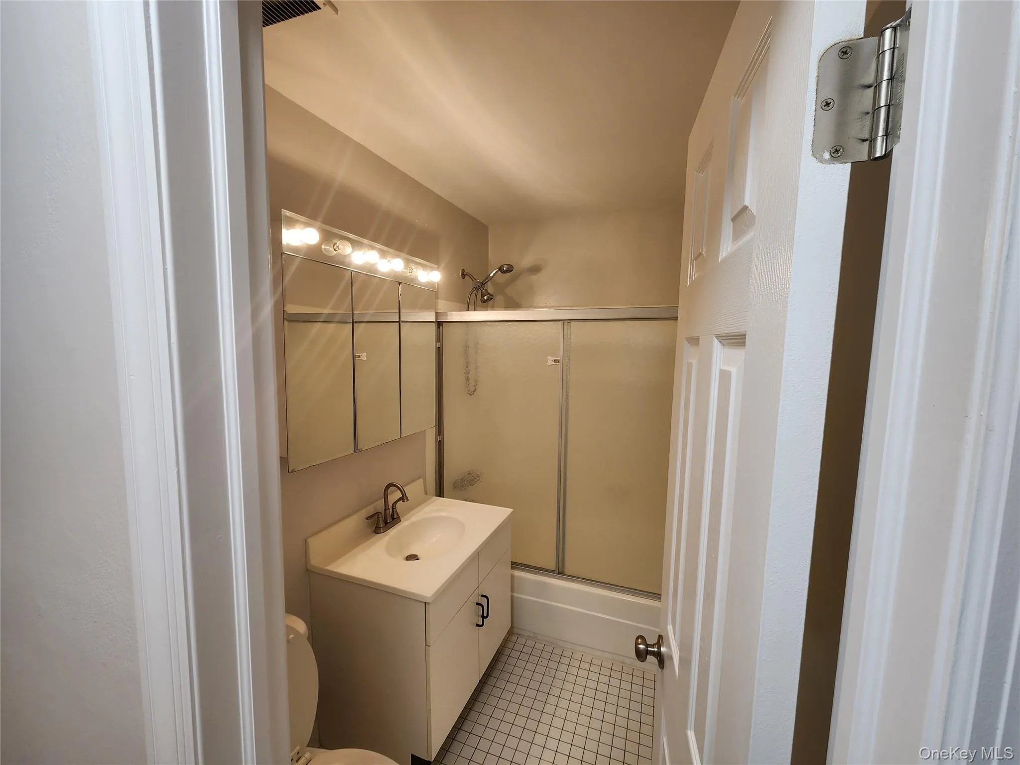 4 Charles Lane, Haverstraw, NY, 2 Bedrooms Bedrooms, 7 Rooms Rooms,2 BathroomsBathrooms,Residential Lease,For Rent,Charles,0,966438 4 Charles Lane, Haverstraw, NY, 2 Bedrooms Bedrooms, 7 Rooms Rooms,2 BathroomsBathrooms,Residential Lease,For Rent,Charles,0,966438