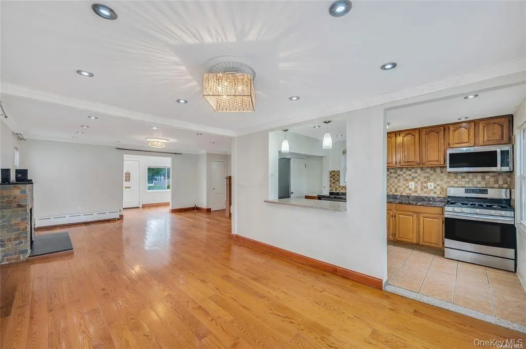 10921 215th Street, New York, NY, 3 Bedrooms Bedrooms, 5 Rooms Rooms,1 BathroomBathrooms,Residential Lease,For Rent,215th,0,966471 10921 215th Street, New York, NY, 3 Bedrooms Bedrooms, 5 Rooms Rooms,1 BathroomBathrooms,Residential Lease,For Rent,215th,0,966471