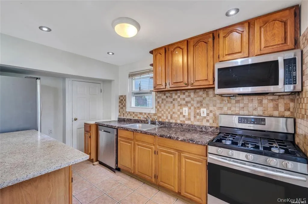 10921 215th Street, New York, NY, 3 Bedrooms Bedrooms, 5 Rooms Rooms,1 BathroomBathrooms,Residential Lease,For Rent,215th,0,966471 10921 215th Street, New York, NY, 3 Bedrooms Bedrooms, 5 Rooms Rooms,1 BathroomBathrooms,Residential Lease,For Rent,215th,0,966471