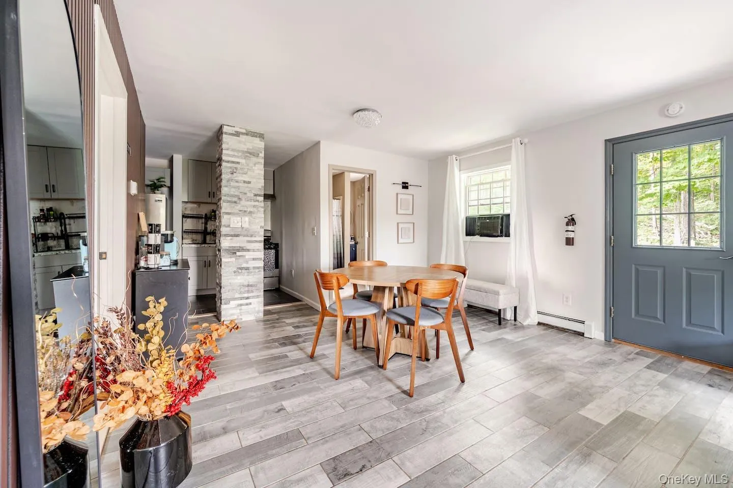 Professionally decorated previously. (Inspiration photo) Professionally decorated previously. (Inspiration photo)