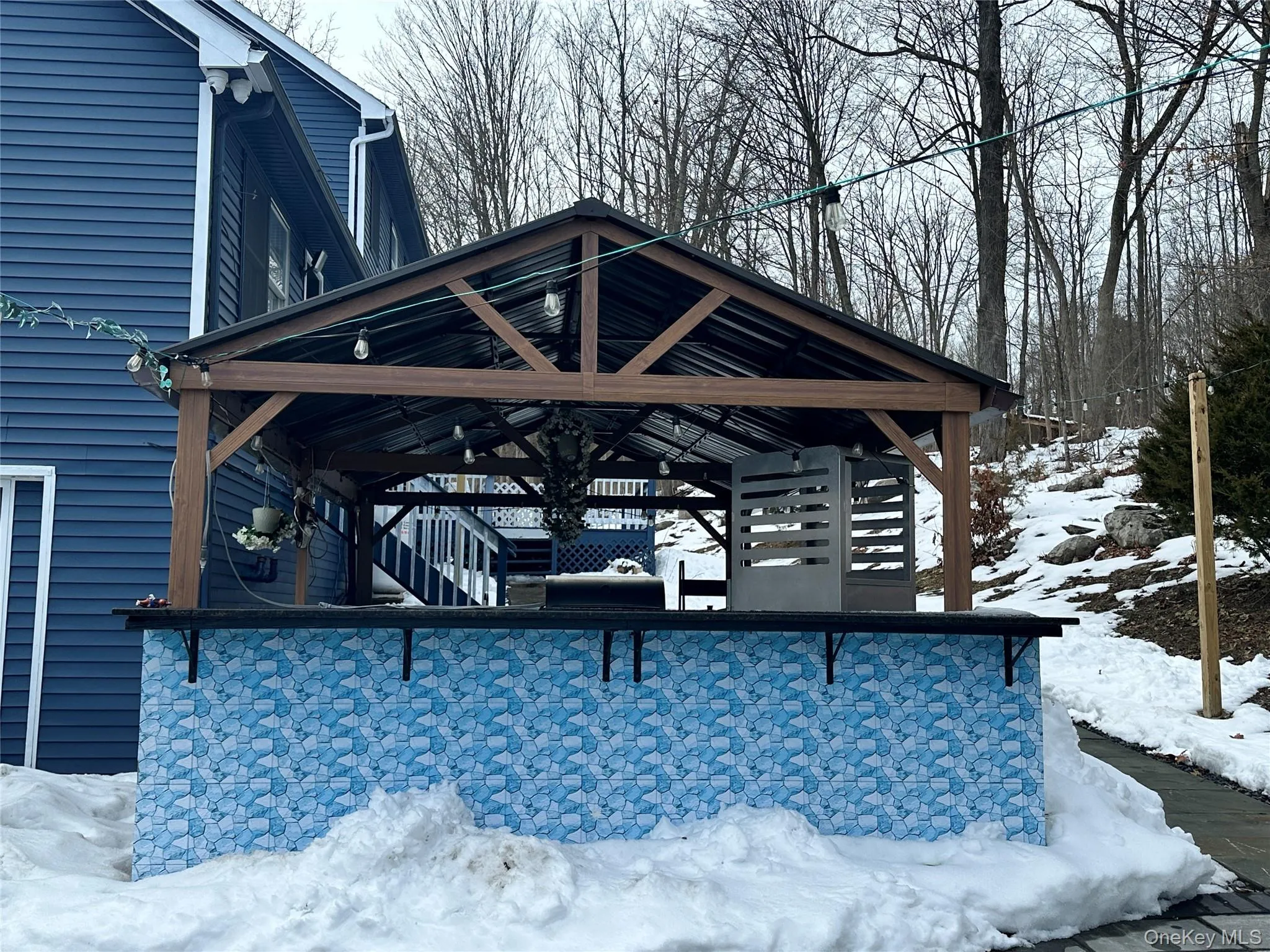 Covered Patio Area for BBQ & Entertainment Covered Patio Area for BBQ & Entertainment