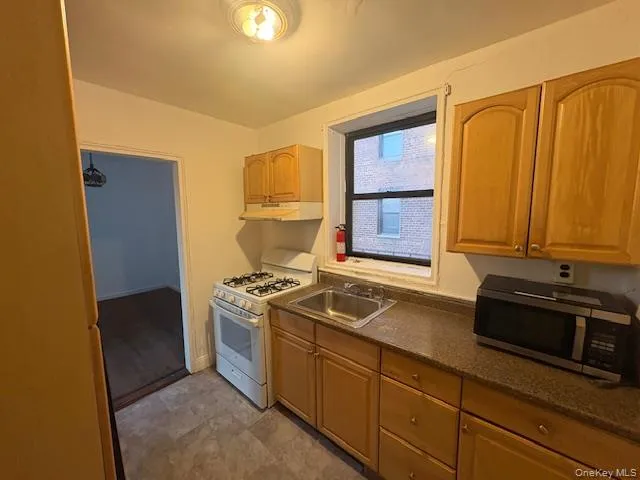 2220 Burnett Street, New York, NY, 1 Bedroom Bedrooms, 3 Rooms Rooms,1 BathroomBathrooms,Residential,For Rent,Burnett,0,966478 2220 Burnett Street, New York, NY, 1 Bedroom Bedrooms, 3 Rooms Rooms,1 BathroomBathrooms,Residential,For Rent,Burnett,0,966478