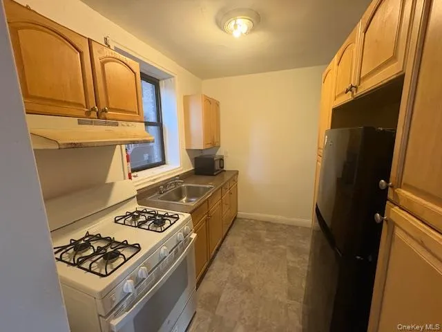 2220 Burnett Street, New York, NY, 1 Bedroom Bedrooms, 3 Rooms Rooms,1 BathroomBathrooms,Residential,For Rent,Burnett,0,966478 2220 Burnett Street, New York, NY, 1 Bedroom Bedrooms, 3 Rooms Rooms,1 BathroomBathrooms,Residential,For Rent,Burnett,0,966478