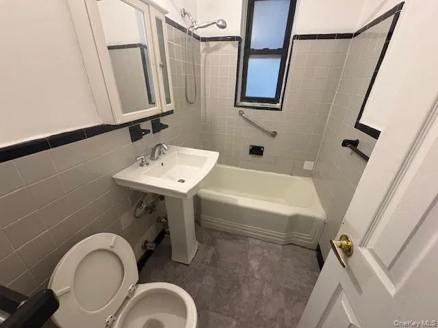 2220 Burnett Street, New York, NY, 1 Bedroom Bedrooms, 3 Rooms Rooms,1 BathroomBathrooms,Residential,For Rent,Burnett,0,966478 2220 Burnett Street, New York, NY, 1 Bedroom Bedrooms, 3 Rooms Rooms,1 BathroomBathrooms,Residential,For Rent,Burnett,0,966478