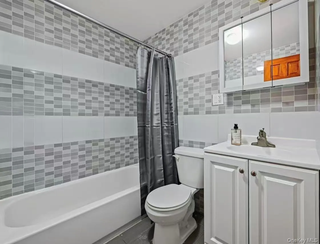 8409 Queens Boulevard, New York, NY, 2 Bedrooms Bedrooms, 6 Rooms Rooms,2 BathroomsBathrooms,Residential,For Rent,Queens,0,966500 8409 Queens Boulevard, New York, NY, 2 Bedrooms Bedrooms, 6 Rooms Rooms,2 BathroomsBathrooms,Residential,For Rent,Queens,0,966500