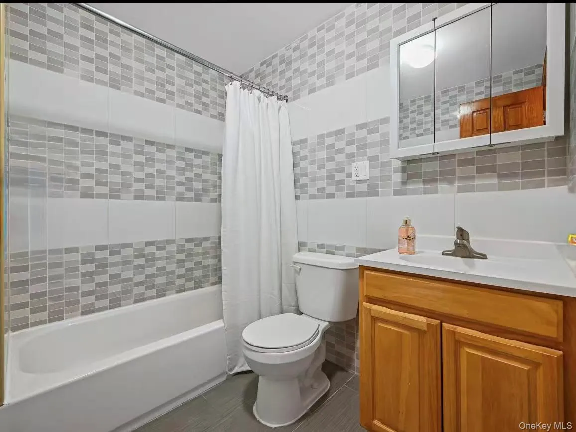 8409 Queens Boulevard, New York, NY, 2 Bedrooms Bedrooms, 6 Rooms Rooms,2 BathroomsBathrooms,Residential,For Rent,Queens,0,966500 8409 Queens Boulevard, New York, NY, 2 Bedrooms Bedrooms, 6 Rooms Rooms,2 BathroomsBathrooms,Residential,For Rent,Queens,0,966500