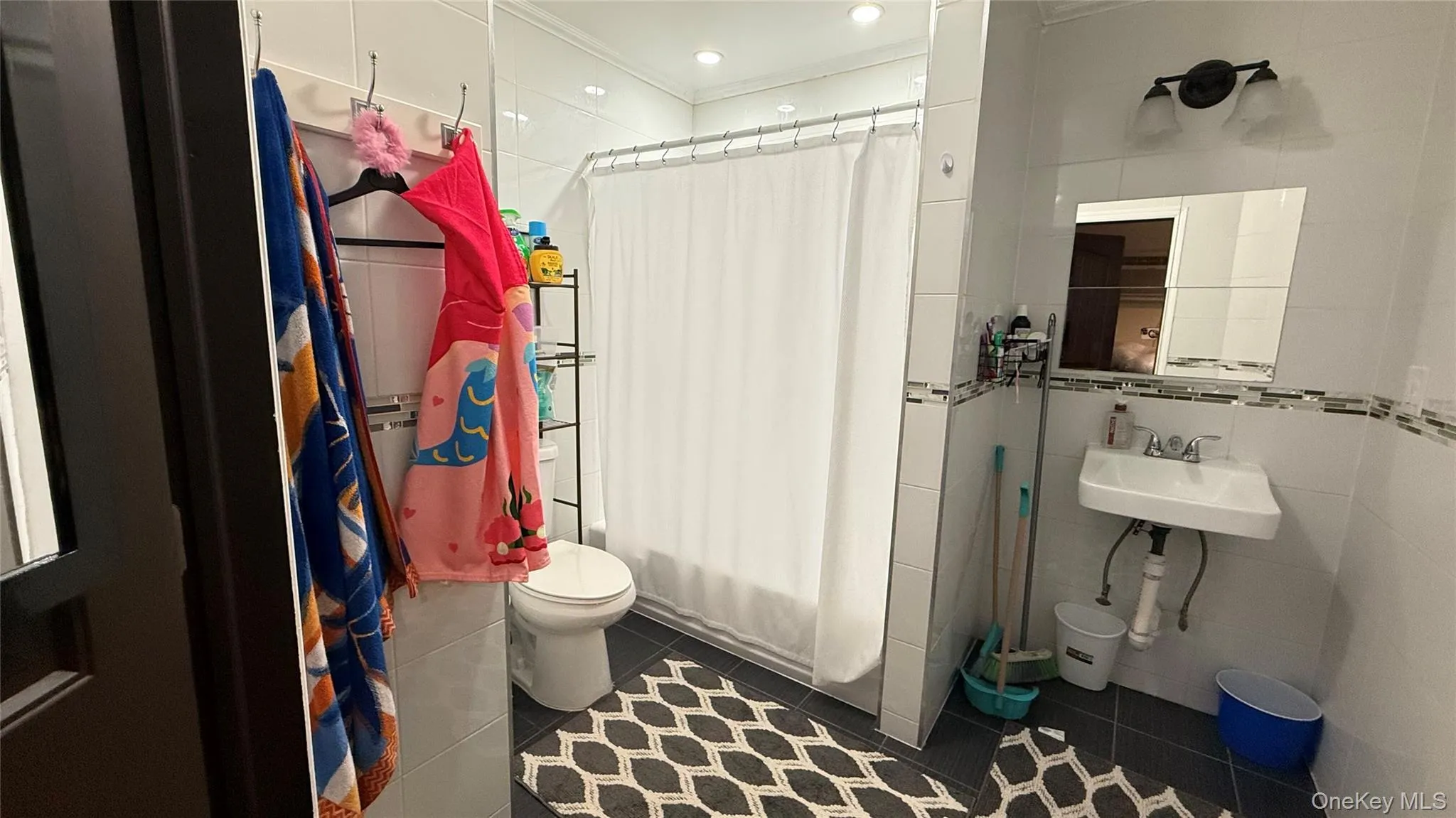 19018 Woodhull Avenue, New York, NY, 3 Bedrooms Bedrooms, 8 Rooms Rooms,2 BathroomsBathrooms,Residential Lease,For Rent,Woodhull,0,966512 19018 Woodhull Avenue, New York, NY, 3 Bedrooms Bedrooms, 8 Rooms Rooms,2 BathroomsBathrooms,Residential Lease,For Rent,Woodhull,0,966512