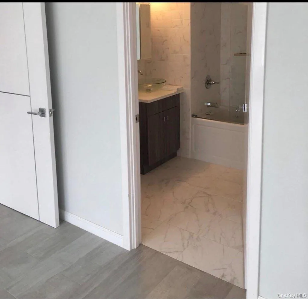 4 Chelsea Place, North Hempstead, NY, 2 Bedrooms Bedrooms, 5 Rooms Rooms,2 BathroomsBathrooms,Residential Lease,For Rent,Chelsea,0,966514 4 Chelsea Place, North Hempstead, NY, 2 Bedrooms Bedrooms, 5 Rooms Rooms,2 BathroomsBathrooms,Residential Lease,For Rent,Chelsea,0,966514