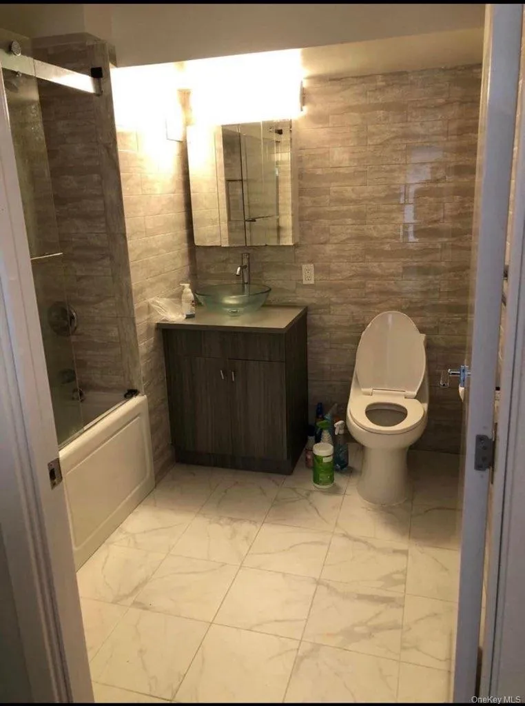 4 Chelsea Place, North Hempstead, NY, 2 Bedrooms Bedrooms, 5 Rooms Rooms,2 BathroomsBathrooms,Residential Lease,For Rent,Chelsea,0,966514 4 Chelsea Place, North Hempstead, NY, 2 Bedrooms Bedrooms, 5 Rooms Rooms,2 BathroomsBathrooms,Residential Lease,For Rent,Chelsea,0,966514
