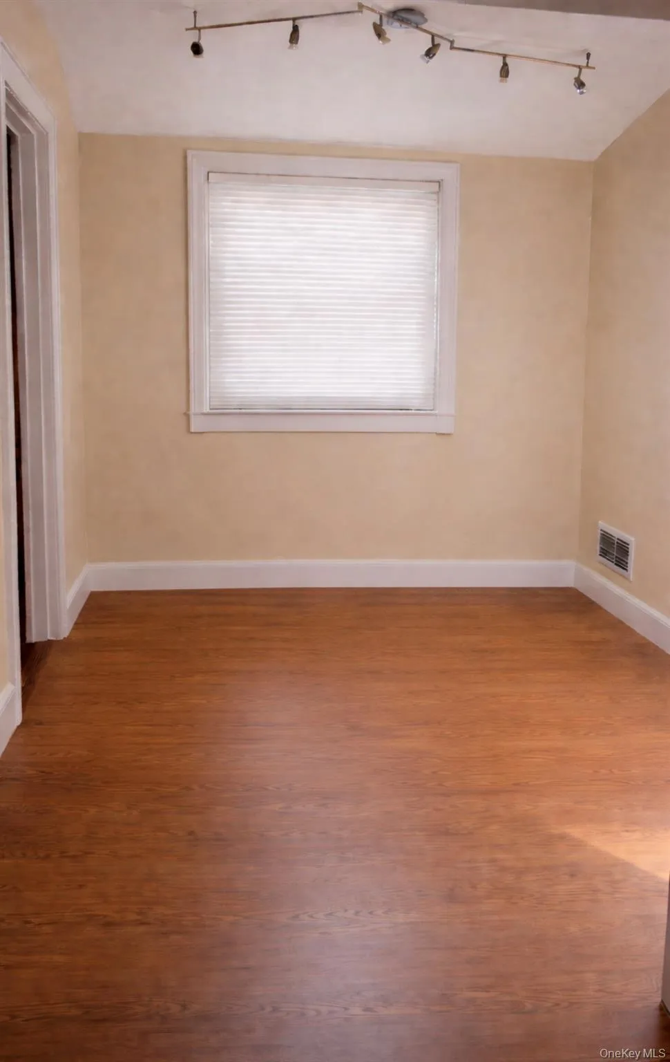 205A Travis Street, Babylon, NY, 2 Bedrooms Bedrooms, 6 Rooms Rooms,1 BathroomBathrooms,Residential Lease,For Rent,Travis,0,966540 205A Travis Street, Babylon, NY, 2 Bedrooms Bedrooms, 6 Rooms Rooms,1 BathroomBathrooms,Residential Lease,For Rent,Travis,0,966540