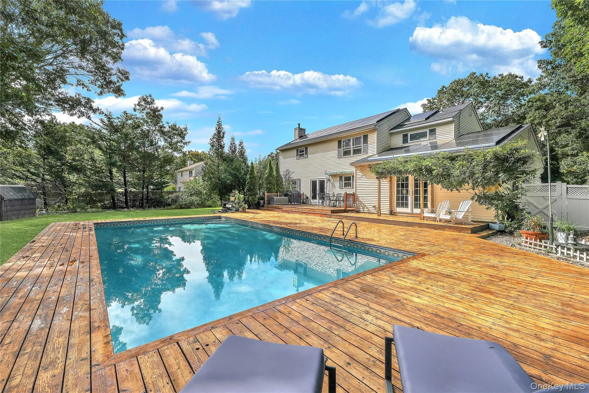 17 Jennifer Path, Southampton, New York 11978
