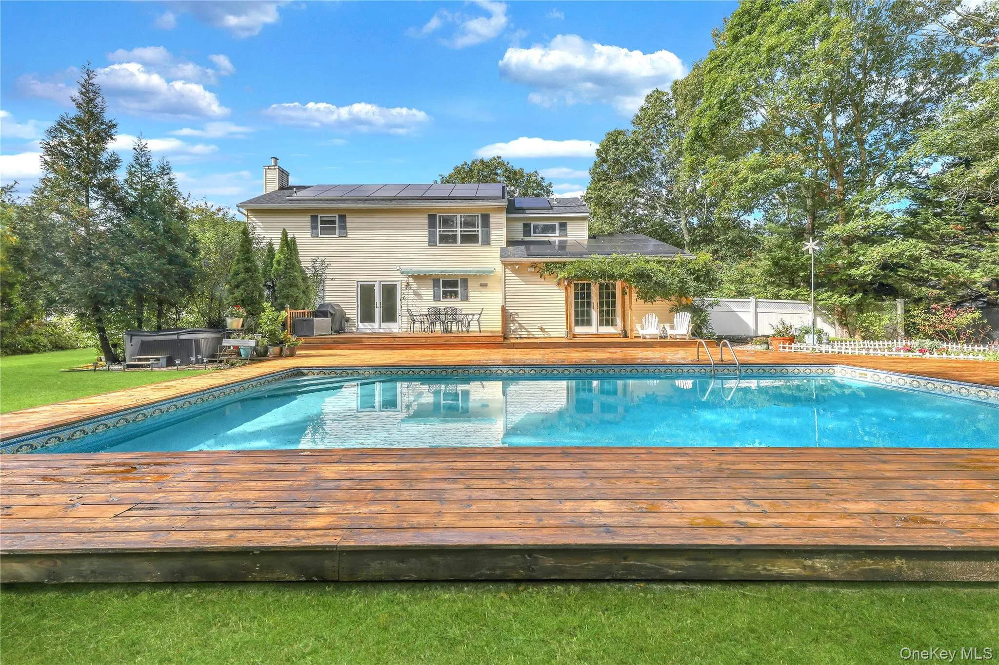 17 Jennifer Path, Southampton, New York 11978