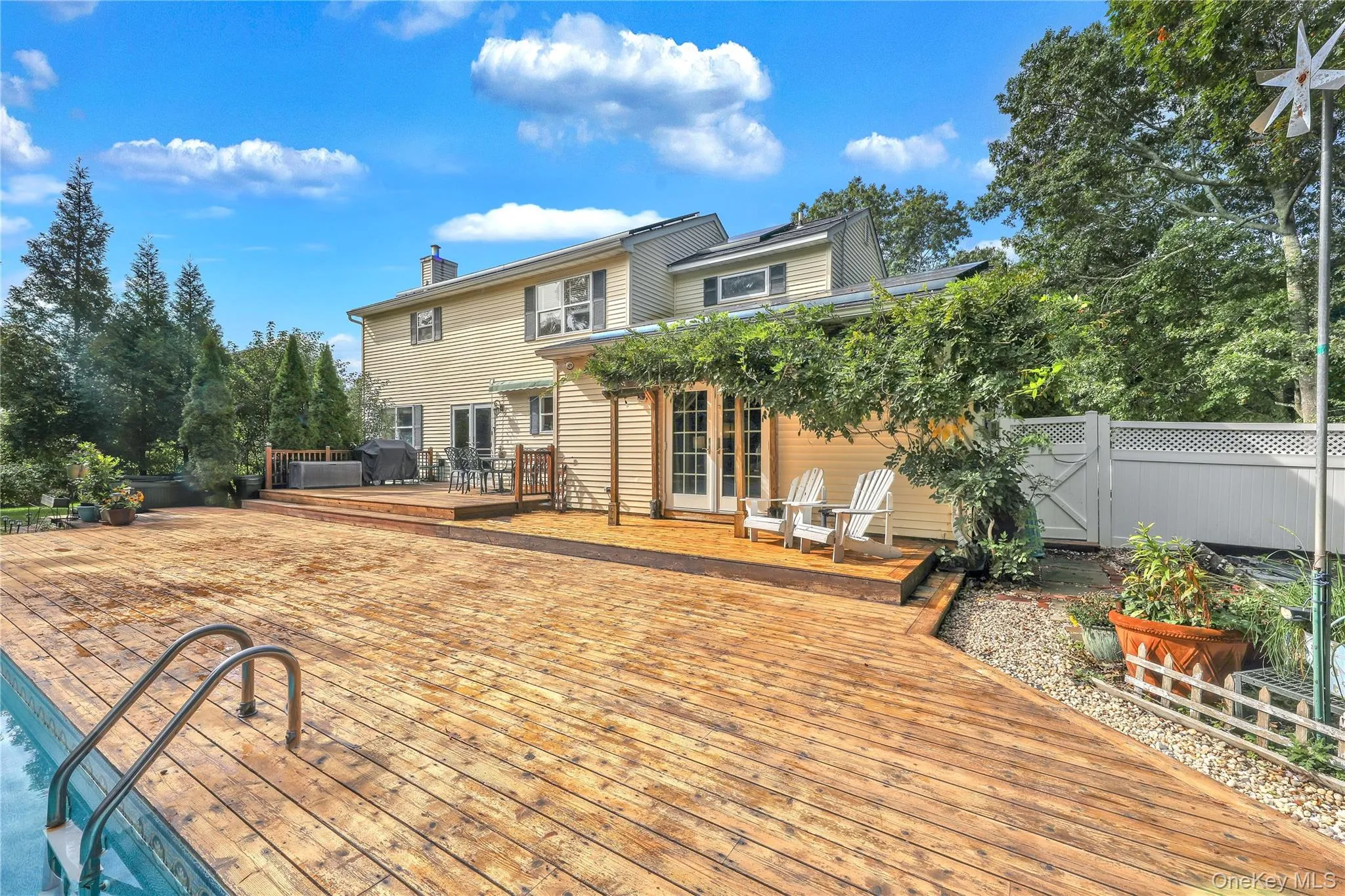 17 Jennifer Path, Southampton, New York 11978
