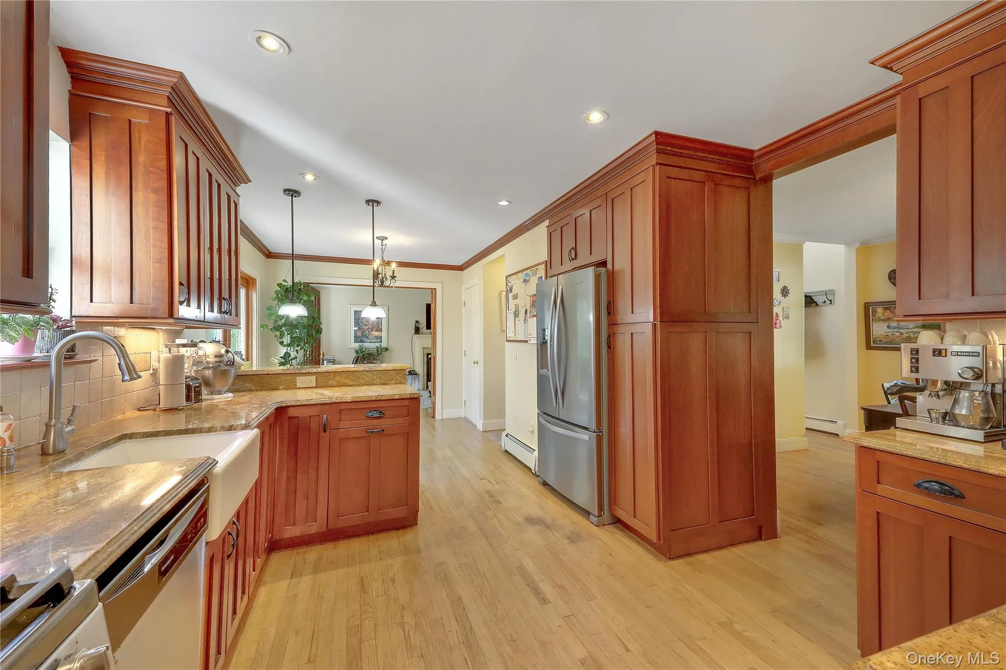 17 Jennifer Path, Southampton, New York 11978