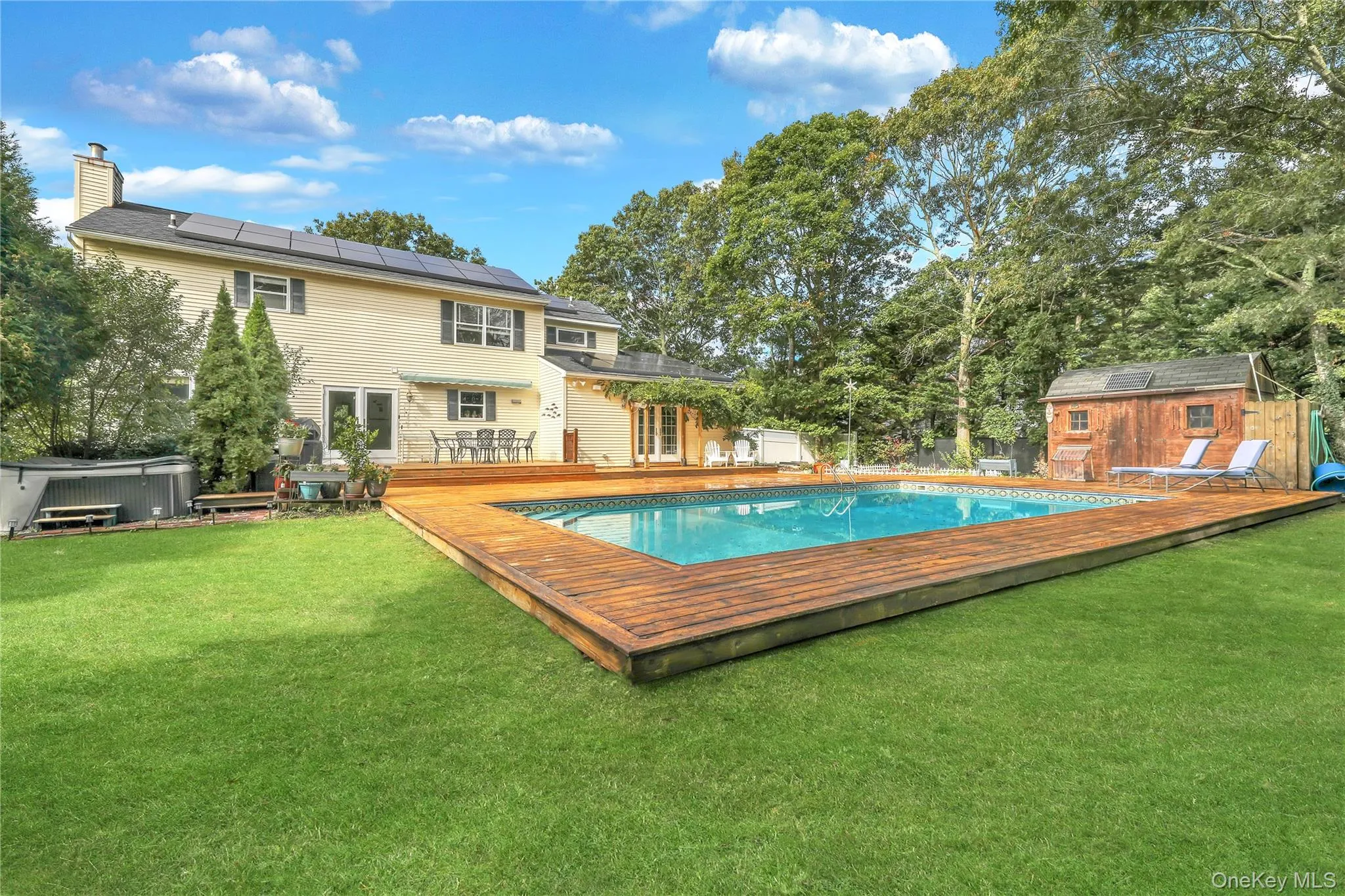 17 Jennifer Path, Southampton, New York 11978
