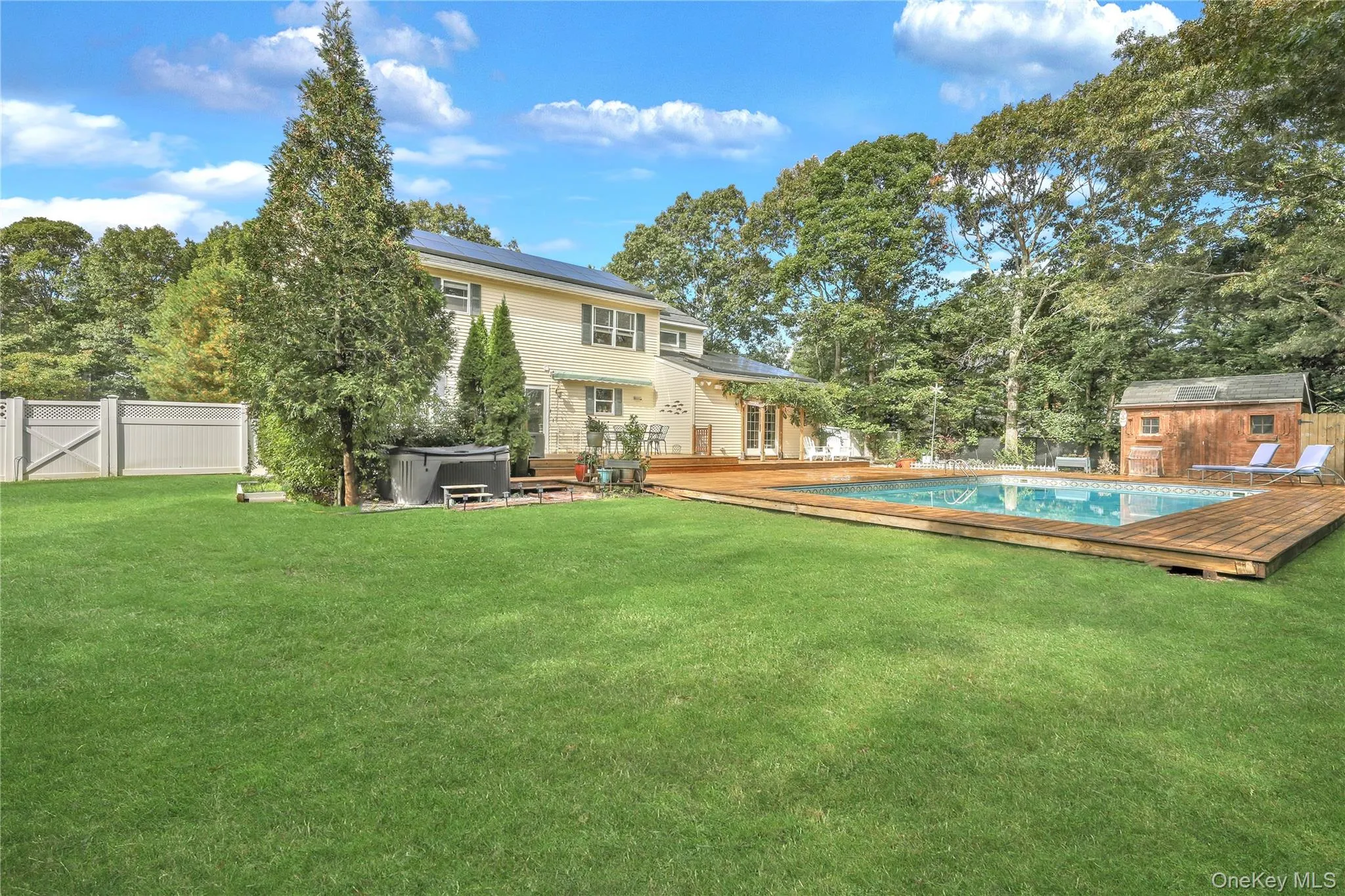 17 Jennifer Path, Southampton, New York 11978