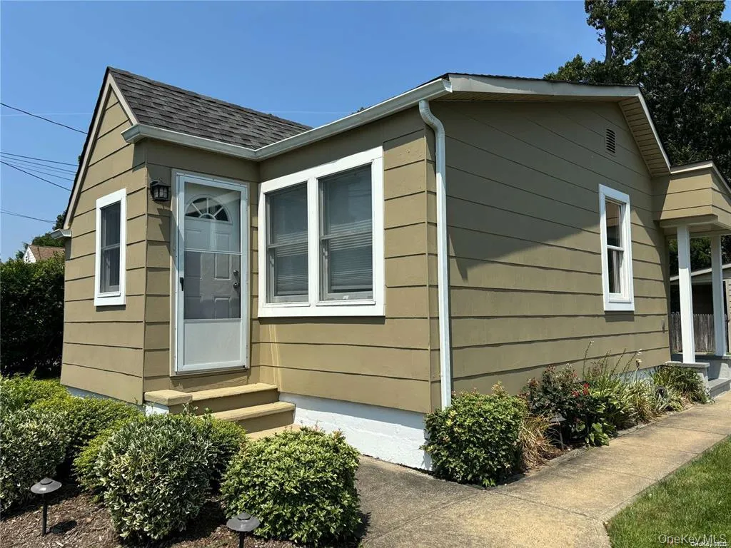 7 Spruce Street, Islip, NY, 1 Bedroom Bedrooms, 3 Rooms Rooms,1 BathroomBathrooms,Residential Lease,For Rent,Spruce,0,966609 7 Spruce Street, Islip, NY, 1 Bedroom Bedrooms, 3 Rooms Rooms,1 BathroomBathrooms,Residential Lease,For Rent,Spruce,0,966609