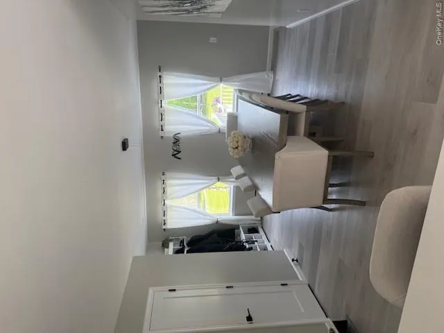 Dinning room area. Dinning room area.