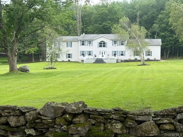 Large front lawn street view of the home Large front lawn street view of the home