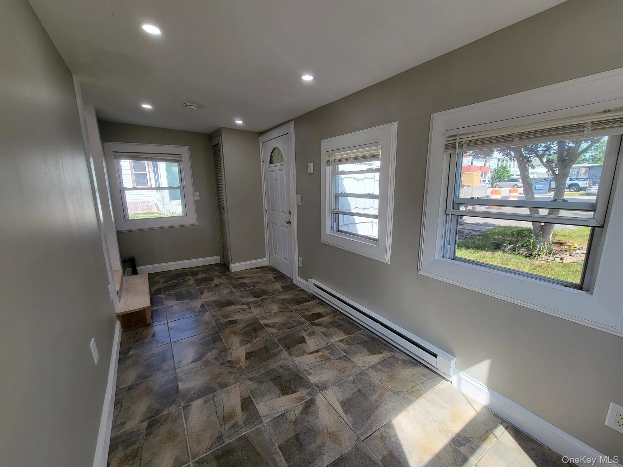 10 Hiddink Street, Islip, NY, 1 Bedroom Bedrooms, 3 Rooms Rooms,1 BathroomBathrooms,Residential Lease,For Rent,Hiddink,0,966626 10 Hiddink Street, Islip, NY, 1 Bedroom Bedrooms, 3 Rooms Rooms,1 BathroomBathrooms,Residential Lease,For Rent,Hiddink,0,966626