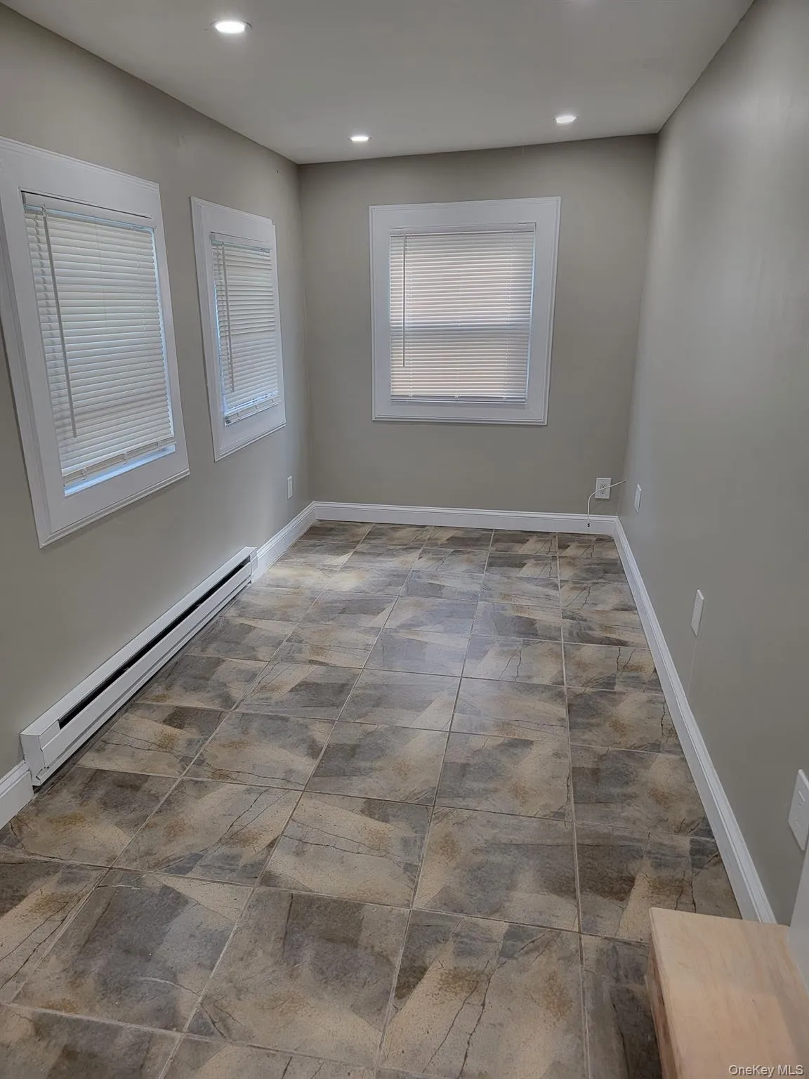 10 Hiddink Street, Islip, NY, 1 Bedroom Bedrooms, 3 Rooms Rooms,1 BathroomBathrooms,Residential Lease,For Rent,Hiddink,0,966626 10 Hiddink Street, Islip, NY, 1 Bedroom Bedrooms, 3 Rooms Rooms,1 BathroomBathrooms,Residential Lease,For Rent,Hiddink,0,966626