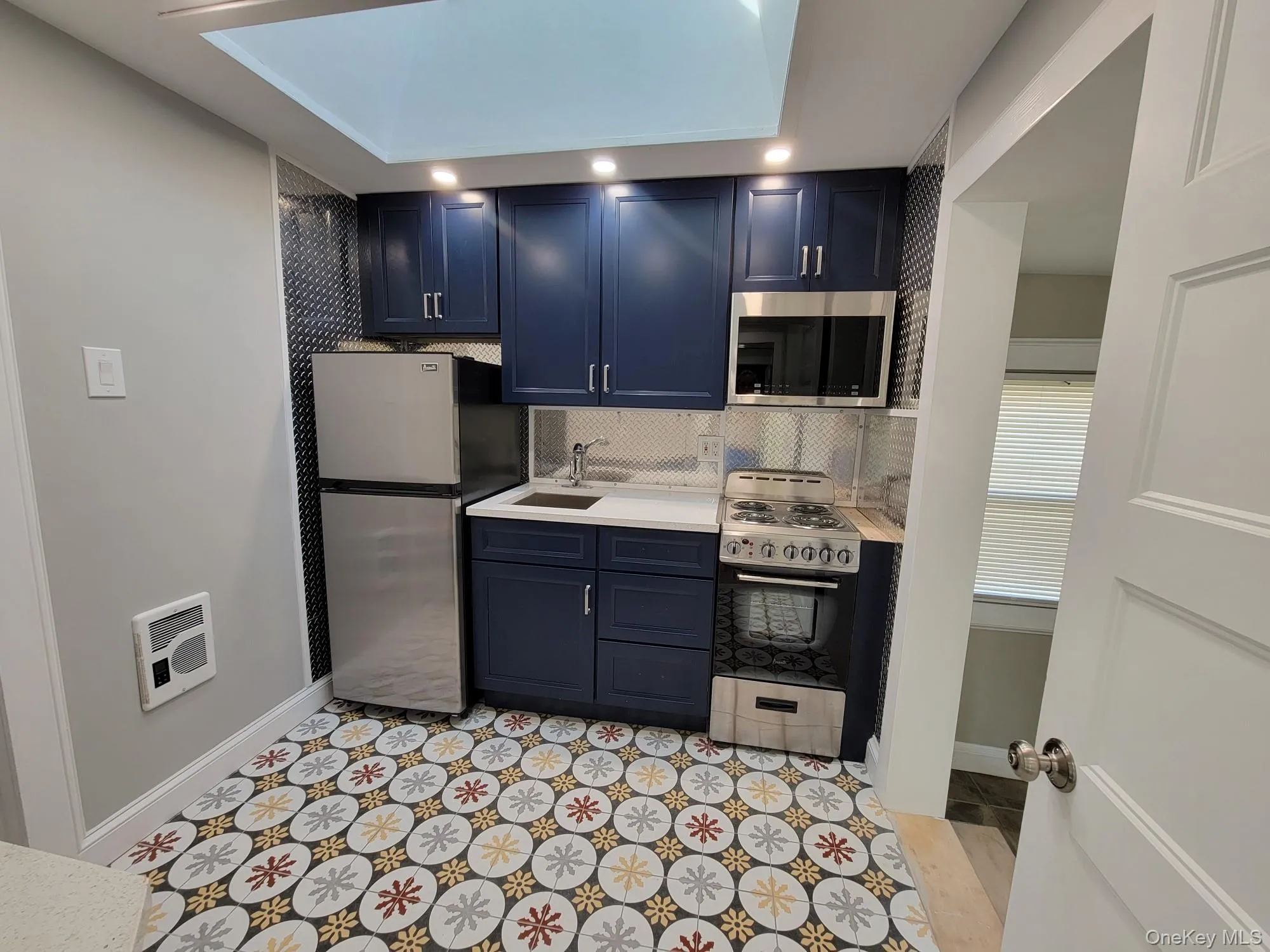 10 Hiddink Street, Islip, NY, 1 Bedroom Bedrooms, 3 Rooms Rooms,1 BathroomBathrooms,Residential Lease,For Rent,Hiddink,0,966626 10 Hiddink Street, Islip, NY, 1 Bedroom Bedrooms, 3 Rooms Rooms,1 BathroomBathrooms,Residential Lease,For Rent,Hiddink,0,966626