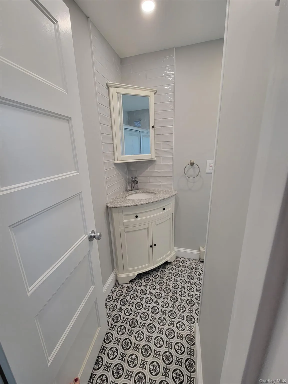 10 Hiddink Street, Islip, NY, 1 Bedroom Bedrooms, 3 Rooms Rooms,1 BathroomBathrooms,Residential Lease,For Rent,Hiddink,0,966626 10 Hiddink Street, Islip, NY, 1 Bedroom Bedrooms, 3 Rooms Rooms,1 BathroomBathrooms,Residential Lease,For Rent,Hiddink,0,966626