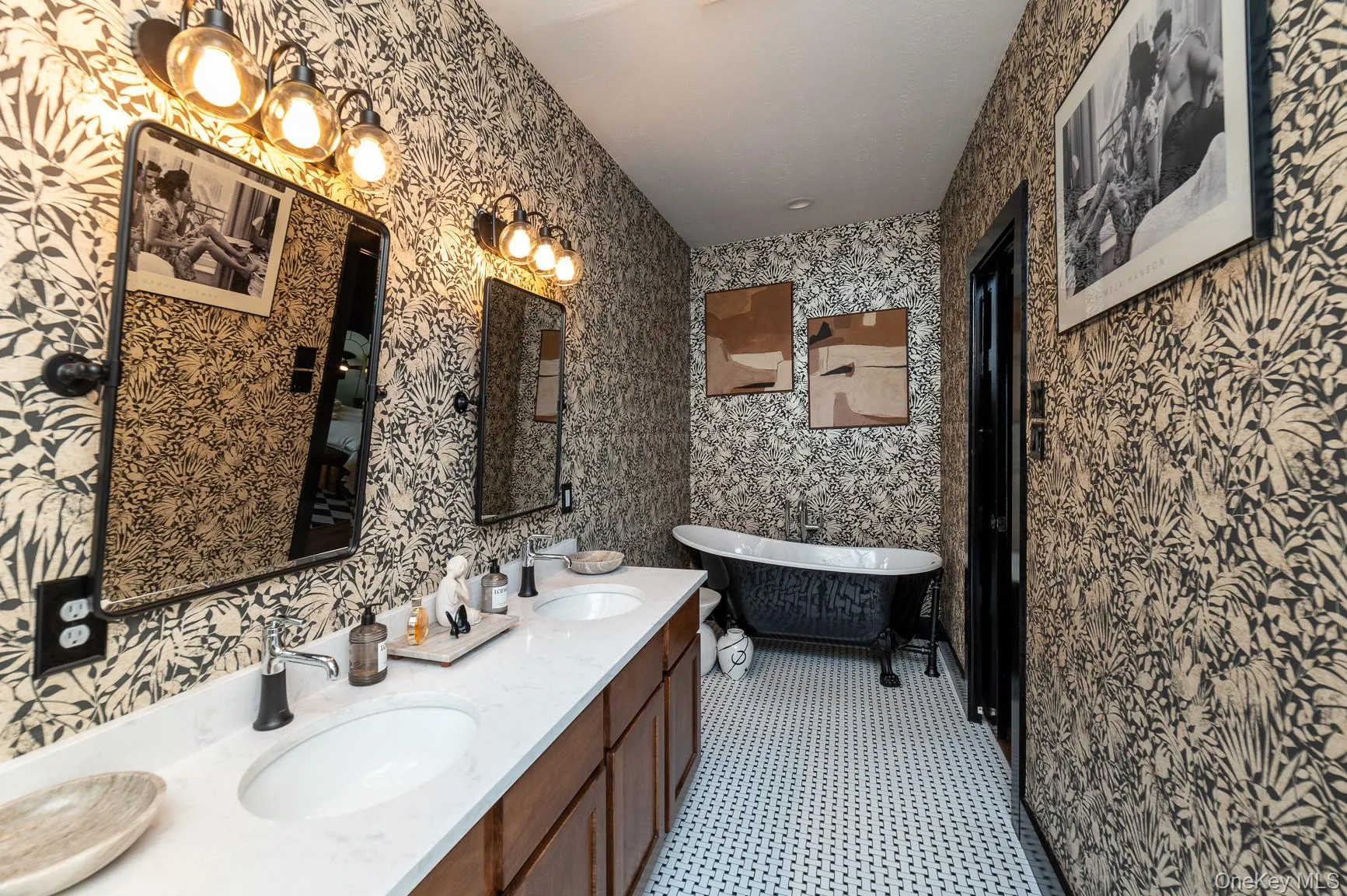 70 Arshamomaque Avenue, Southold, NY, 4 Bedrooms Bedrooms, 9 Rooms Rooms,4 BathroomsBathrooms,Residential Lease,For Rent,Arshamomaque,0,966690 70 Arshamomaque Avenue, Southold, NY, 4 Bedrooms Bedrooms, 9 Rooms Rooms,4 BathroomsBathrooms,Residential Lease,For Rent,Arshamomaque,0,966690