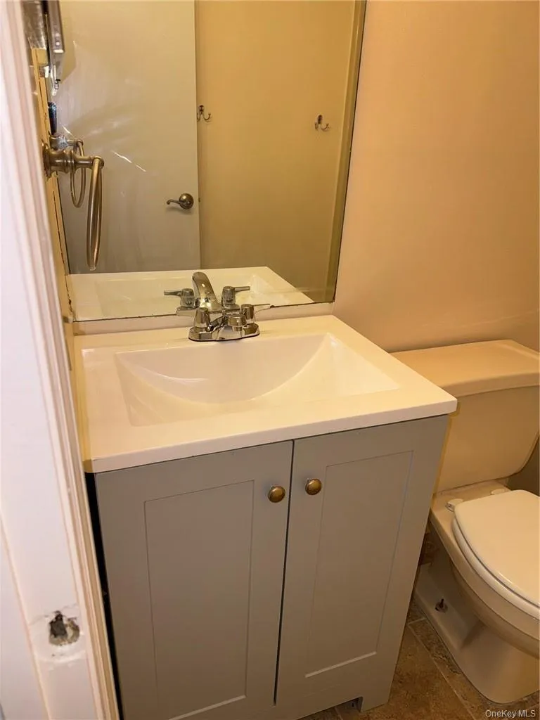 MASTER BATHROOM MASTER BATHROOM