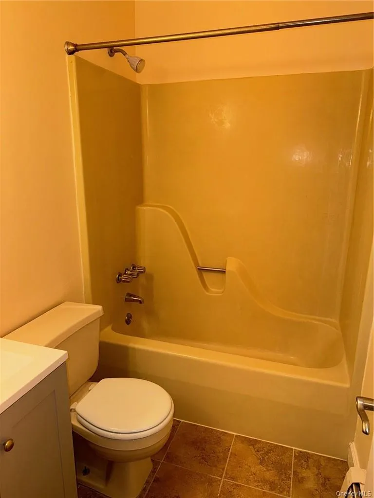 MASTER BATHROOM MASTER BATHROOM