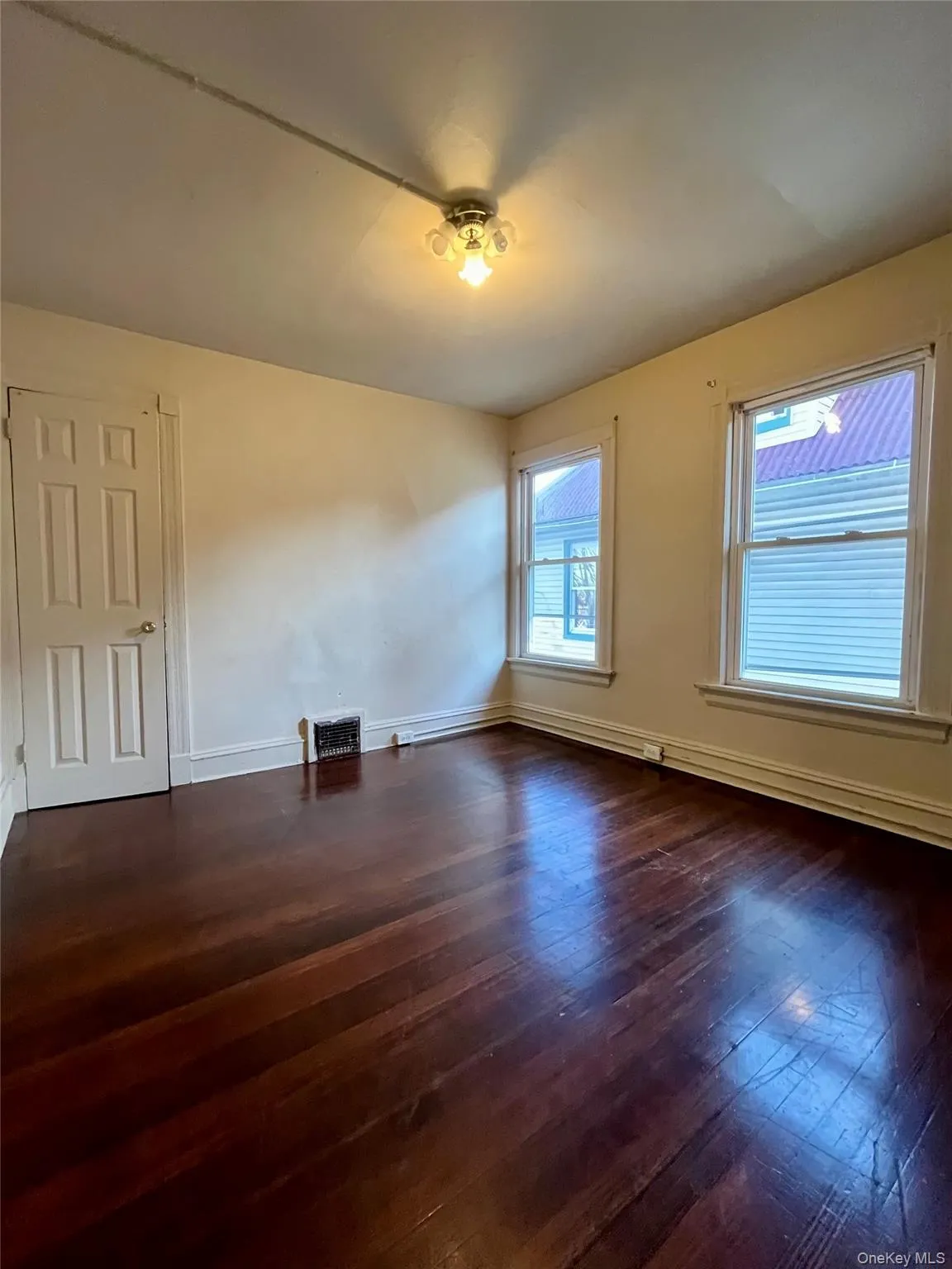 70 Linden Avenue, Middletown, NY, 3 Bedrooms Bedrooms, 6 Rooms Rooms,2 BathroomsBathrooms,Residential Lease,For Rent,Linden,0,966749 70 Linden Avenue, Middletown, NY, 3 Bedrooms Bedrooms, 6 Rooms Rooms,2 BathroomsBathrooms,Residential Lease,For Rent,Linden,0,966749