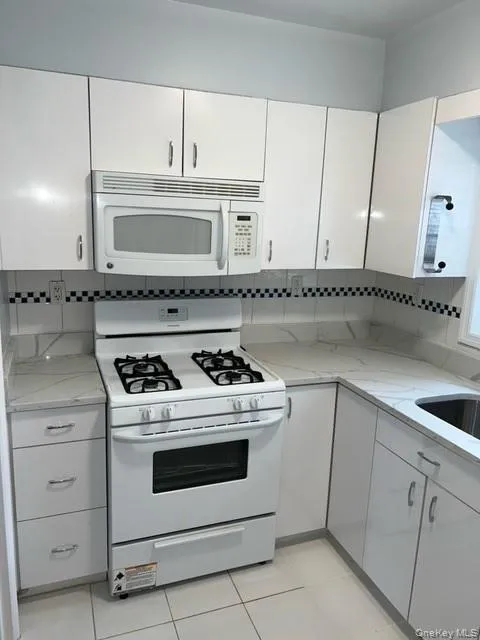 330 South Broadway, Greenburgh, NY, 1 Bedroom Bedrooms, 3 Rooms Rooms,1 BathroomBathrooms,Residential Lease,For Rent,South Broadway,0,966752 330 South Broadway, Greenburgh, NY, 1 Bedroom Bedrooms, 3 Rooms Rooms,1 BathroomBathrooms,Residential Lease,For Rent,South Broadway,0,966752