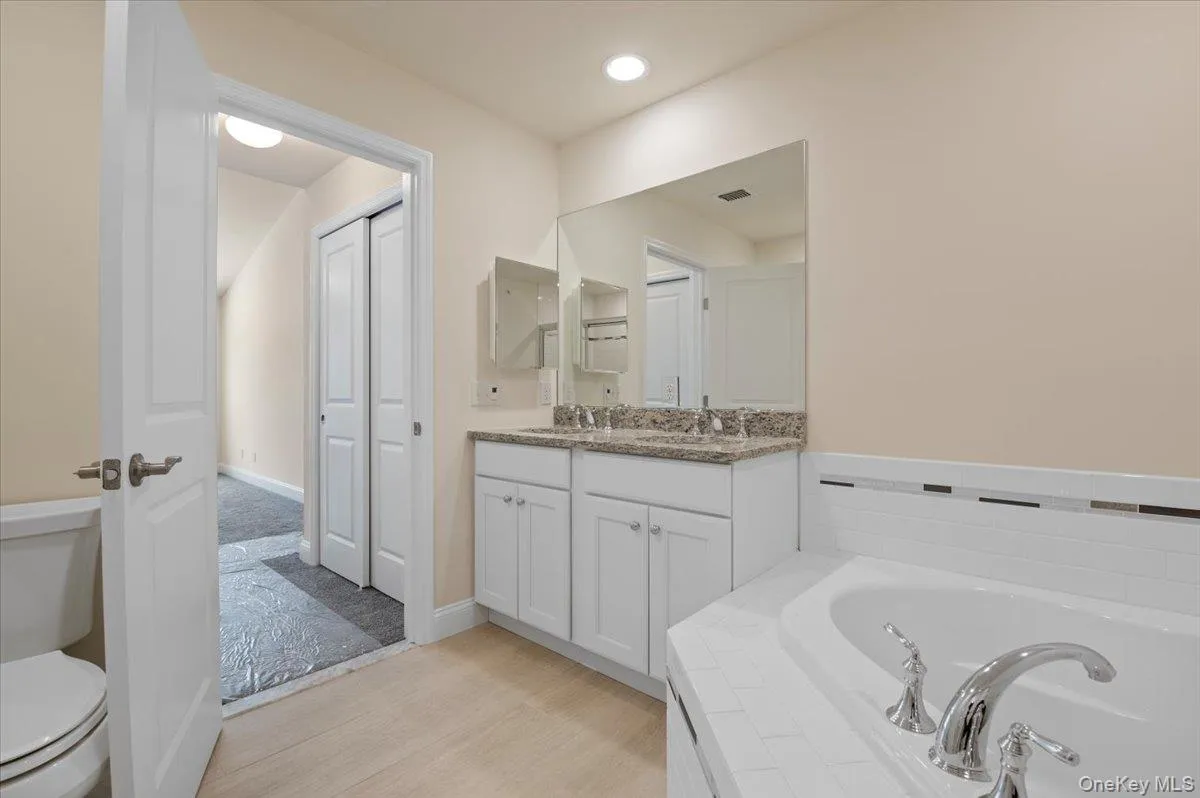 4 Steven Circle, Huntington, NY, 2 Bedrooms Bedrooms, 7 Rooms Rooms,2 BathroomsBathrooms,Residential,For Rent,Steven,0,966778 4 Steven Circle, Huntington, NY, 2 Bedrooms Bedrooms, 7 Rooms Rooms,2 BathroomsBathrooms,Residential,For Rent,Steven,0,966778
